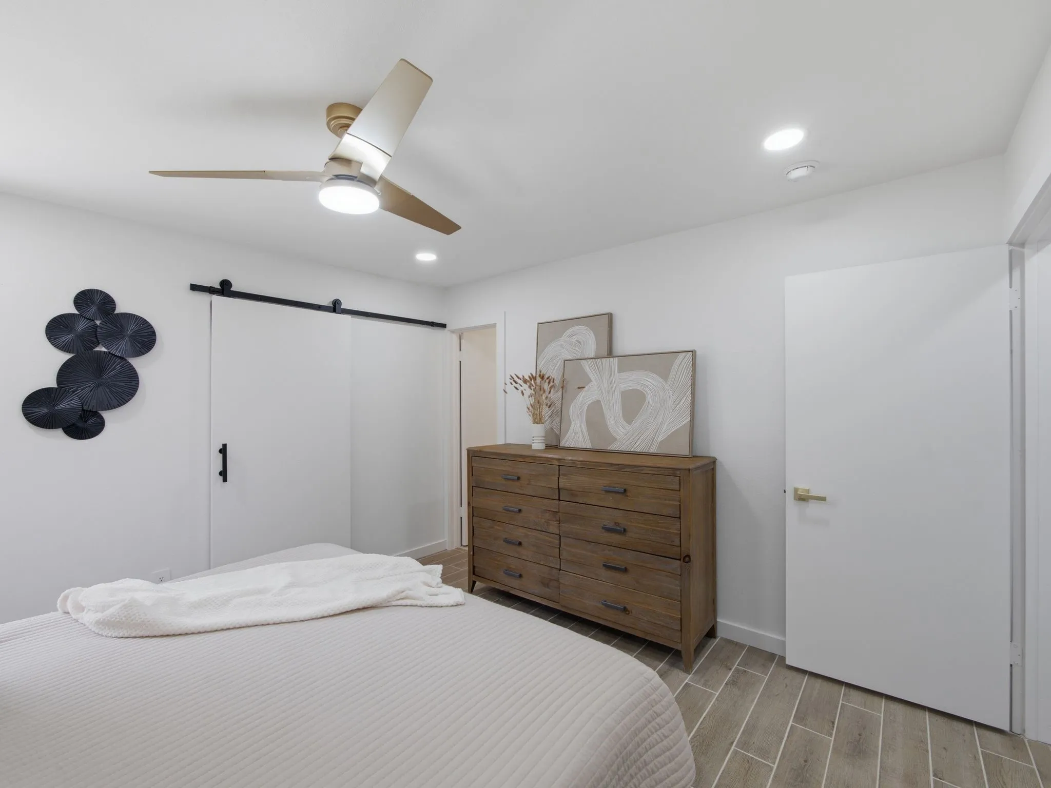 Recessed lighting, wood-finish ceiling fan, and wood-finish flooring