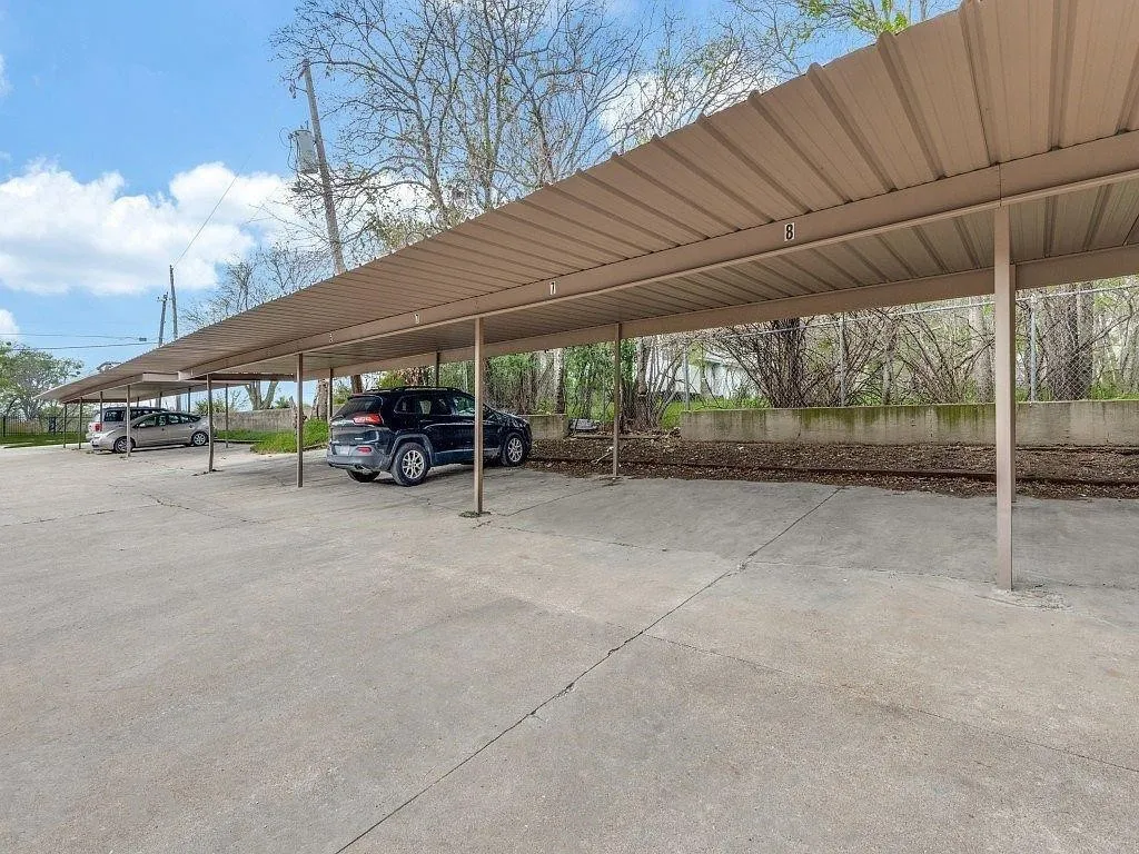 Townhouse For Rent in Tarrant County , 7700 Chapin Road 5, Fort Worth, Texas 76116, 2 Bedroom, 2 Bathroom, Garage spaces, 1,107 Sqft, built in 1979, mls#21353648, Real Estate Agent in Fort Worth, Homes For Rent in Tarrant county, Homes For Rent in Fort Worth, Realtor in Fort Worth Texas, Real Estate Brokerage Independent Realty Texas, Luminita Cordes Realtor