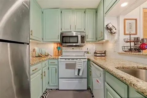 Condominium For Rent in Dallas County , 4034 Rawlins Street 203, Dallas, Texas 75219, 2 Bedroom, 2 Bathroom, 1 Garage spaces, 970 Sqft, built in 1984, mls#21353649, Real Estate Agent in Dallas, Homes For Rent in Dallas county, Homes For Rent in Dallas, Realtor in Dallas Texas, Real Estate Brokerage Independent Realty Texas, Luminita Cordes Realtor