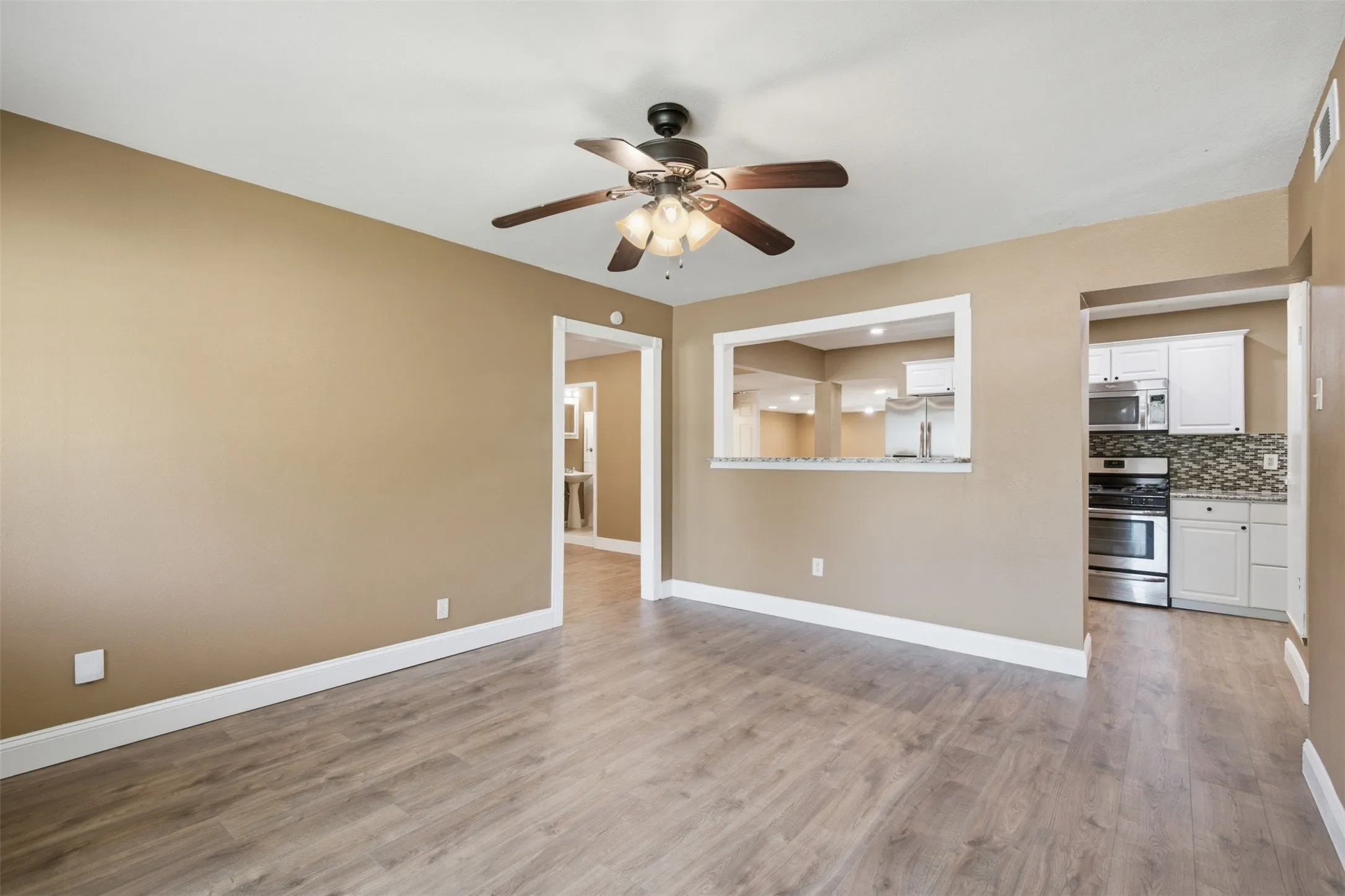 Single Family Residence For Sale in Dallas County , 3725 Sheryl Drive, Mesquite, Texas 75150, 3 Bedroom, 2 Bathroom, 1 Garage spaces, 1,376 Sqft, built in 1959, mls#21351301, Real Estate Agent in Mesquite, Homes For Sale in Dallas county, Homes For Sale in Mesquite, Realtor in Mesquite Texas, Real Estate Brokerage Independent Realty Texas, Luminita Cordes Realtor