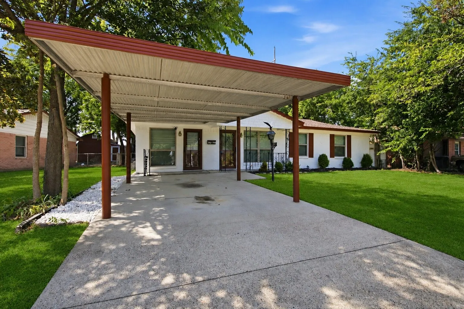 Single Family Residence For Sale in Dallas County , 3725 Sheryl Drive, Mesquite, Texas 75150, 3 Bedroom, 2 Bathroom, 1 Garage spaces, 1,376 Sqft, built in 1959, mls#21351301, Real Estate Agent in Mesquite, Homes For Sale in Dallas county, Homes For Sale in Mesquite, Realtor in Mesquite Texas, Real Estate Brokerage Independent Realty Texas, Luminita Cordes Realtor