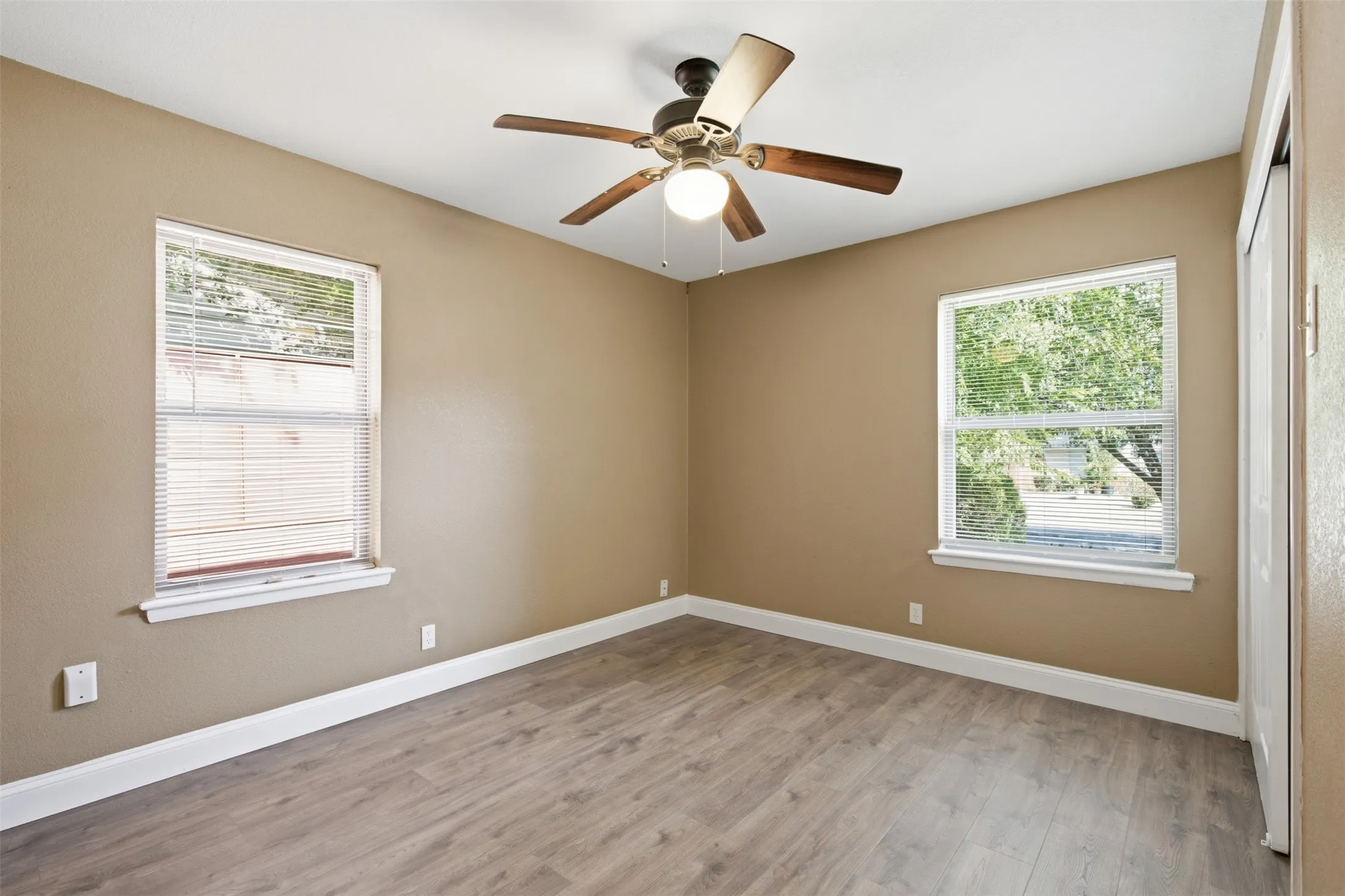 Single Family Residence For Sale in Dallas County , 3725 Sheryl Drive, Mesquite, Texas 75150, 3 Bedroom, 2 Bathroom, 1 Garage spaces, 1,376 Sqft, built in 1959, mls#21351301, Real Estate Agent in Mesquite, Homes For Sale in Dallas county, Homes For Sale in Mesquite, Realtor in Mesquite Texas, Real Estate Brokerage Independent Realty Texas, Luminita Cordes Realtor