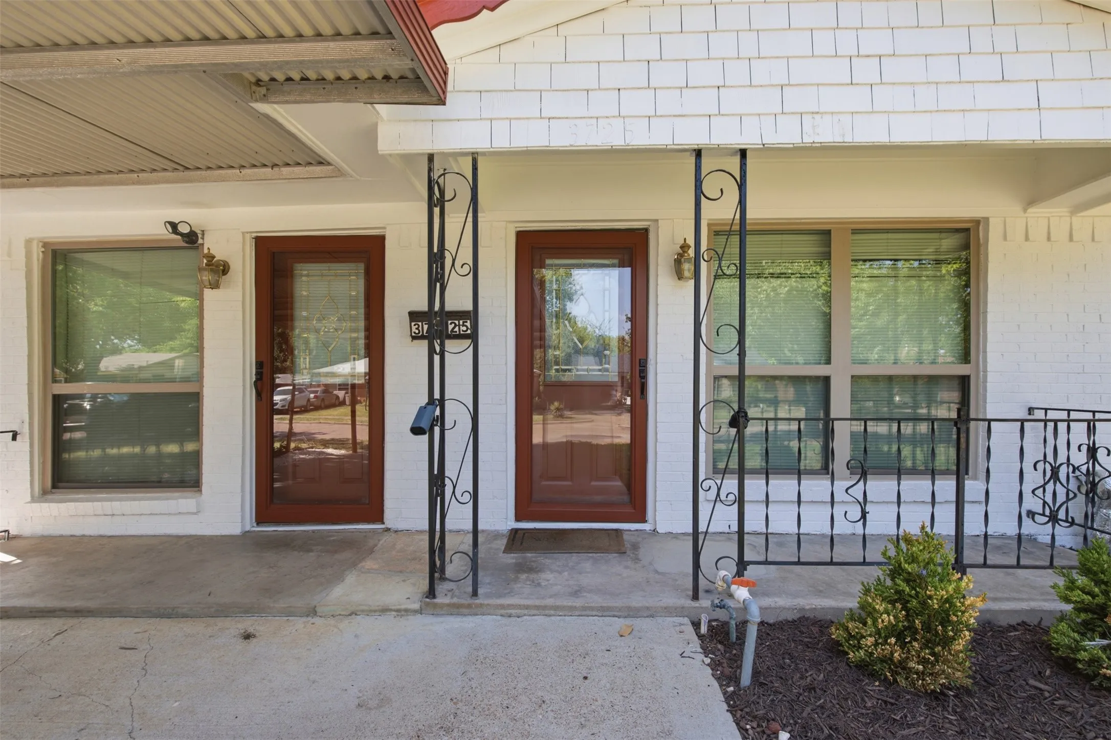 Single Family Residence For Sale in Dallas County , 3725 Sheryl Drive, Mesquite, Texas 75150, 3 Bedroom, 2 Bathroom, 1 Garage spaces, 1,376 Sqft, built in 1959, mls#21351301, Real Estate Agent in Mesquite, Homes For Sale in Dallas county, Homes For Sale in Mesquite, Realtor in Mesquite Texas, Real Estate Brokerage Independent Realty Texas, Luminita Cordes Realtor