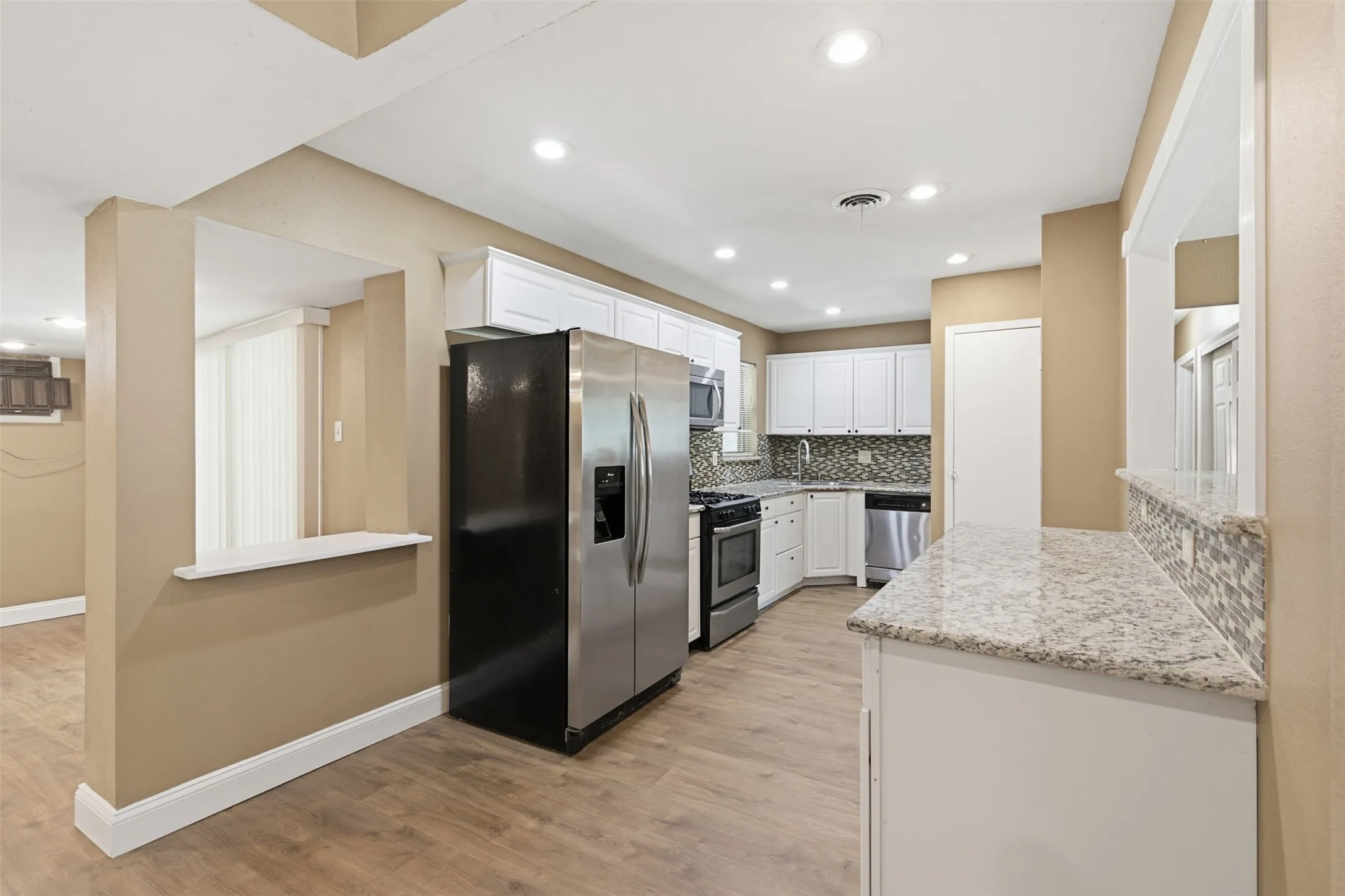 Single Family Residence For Sale in Dallas County , 3725 Sheryl Drive, Mesquite, Texas 75150, 3 Bedroom, 2 Bathroom, 1 Garage spaces, 1,376 Sqft, built in 1959, mls#21351301, Real Estate Agent in Mesquite, Homes For Sale in Dallas county, Homes For Sale in Mesquite, Realtor in Mesquite Texas, Real Estate Brokerage Independent Realty Texas, Luminita Cordes Realtor