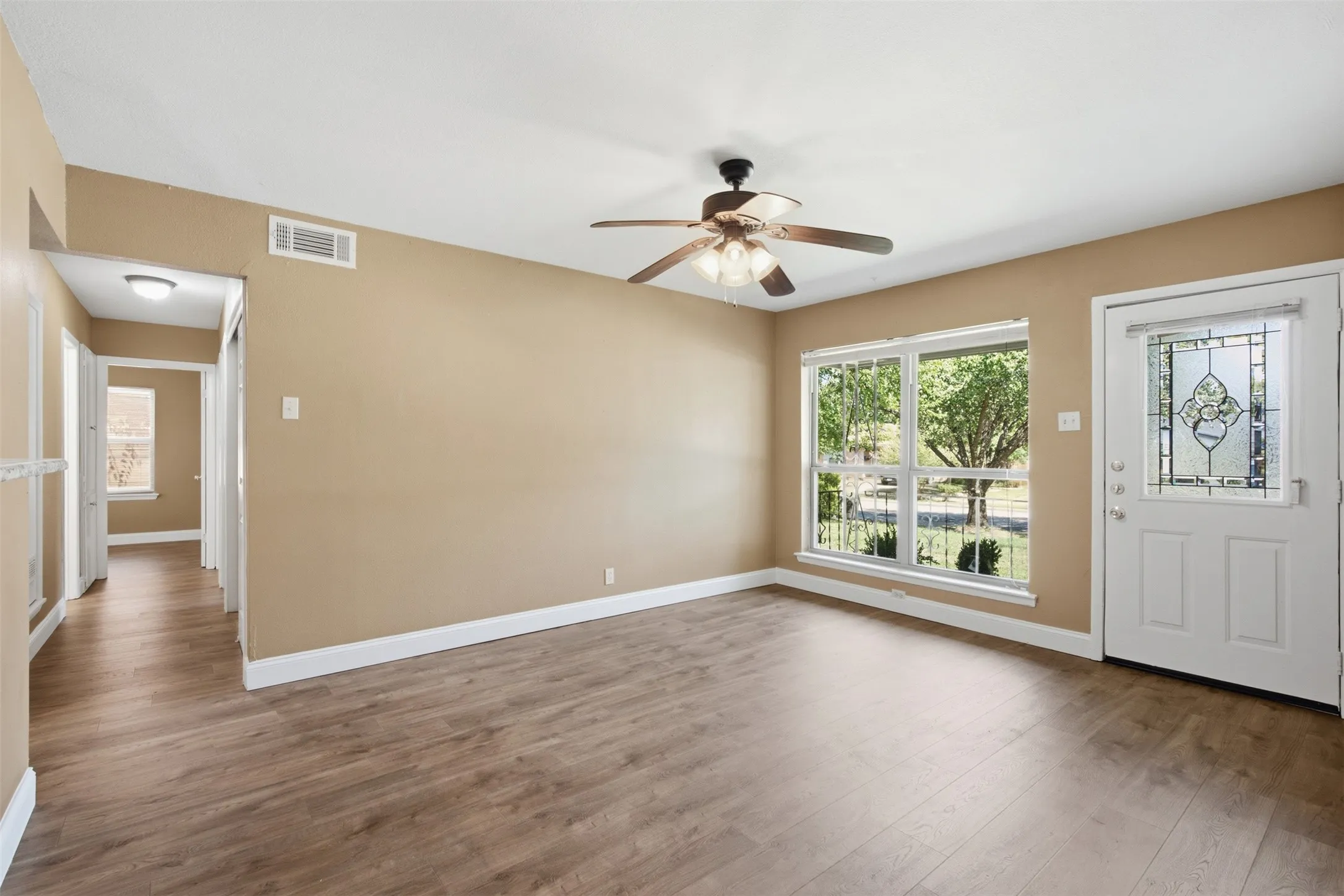 Single Family Residence For Sale in Dallas County , 3725 Sheryl Drive, Mesquite, Texas 75150, 3 Bedroom, 2 Bathroom, 1 Garage spaces, 1,376 Sqft, built in 1959, mls#21351301, Real Estate Agent in Mesquite, Homes For Sale in Dallas county, Homes For Sale in Mesquite, Realtor in Mesquite Texas, Real Estate Brokerage Independent Realty Texas, Luminita Cordes Realtor