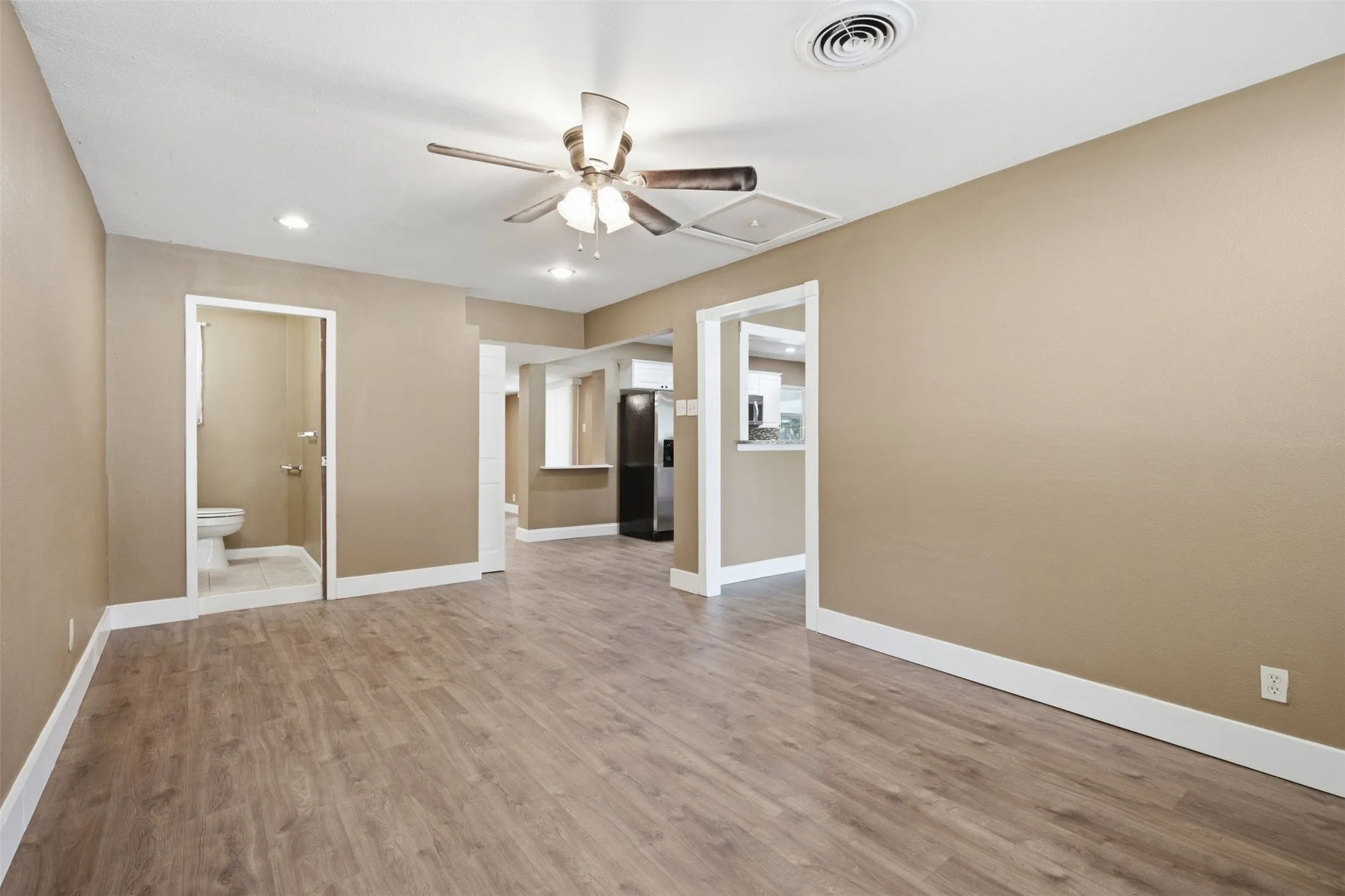Single Family Residence For Sale in Dallas County , 3725 Sheryl Drive, Mesquite, Texas 75150, 3 Bedroom, 2 Bathroom, 1 Garage spaces, 1,376 Sqft, built in 1959, mls#21351301, Real Estate Agent in Mesquite, Homes For Sale in Dallas county, Homes For Sale in Mesquite, Realtor in Mesquite Texas, Real Estate Brokerage Independent Realty Texas, Luminita Cordes Realtor