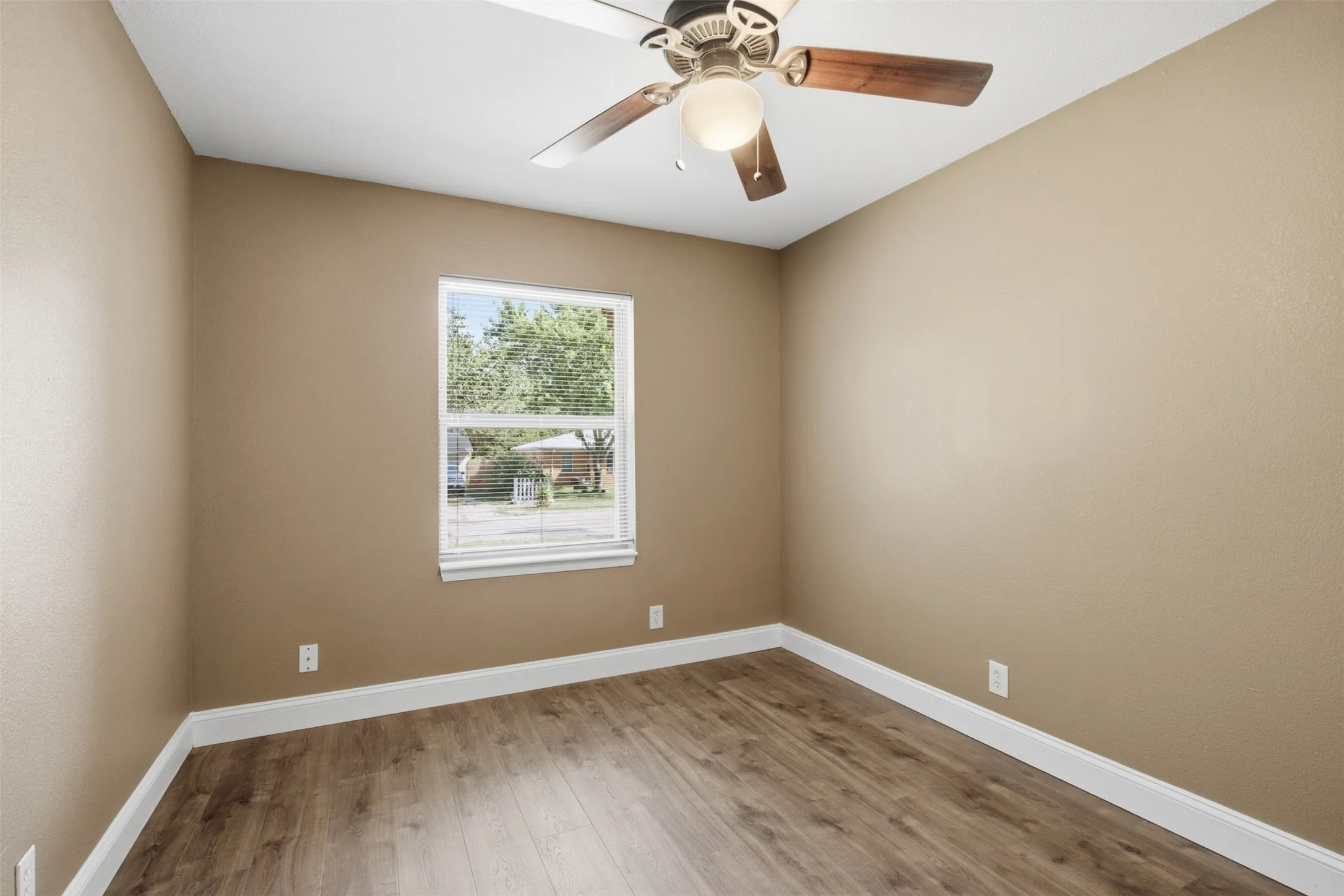 Single Family Residence For Sale in Dallas County , 3725 Sheryl Drive, Mesquite, Texas 75150, 3 Bedroom, 2 Bathroom, 1 Garage spaces, 1,376 Sqft, built in 1959, mls#21351301, Real Estate Agent in Mesquite, Homes For Sale in Dallas county, Homes For Sale in Mesquite, Realtor in Mesquite Texas, Real Estate Brokerage Independent Realty Texas, Luminita Cordes Realtor