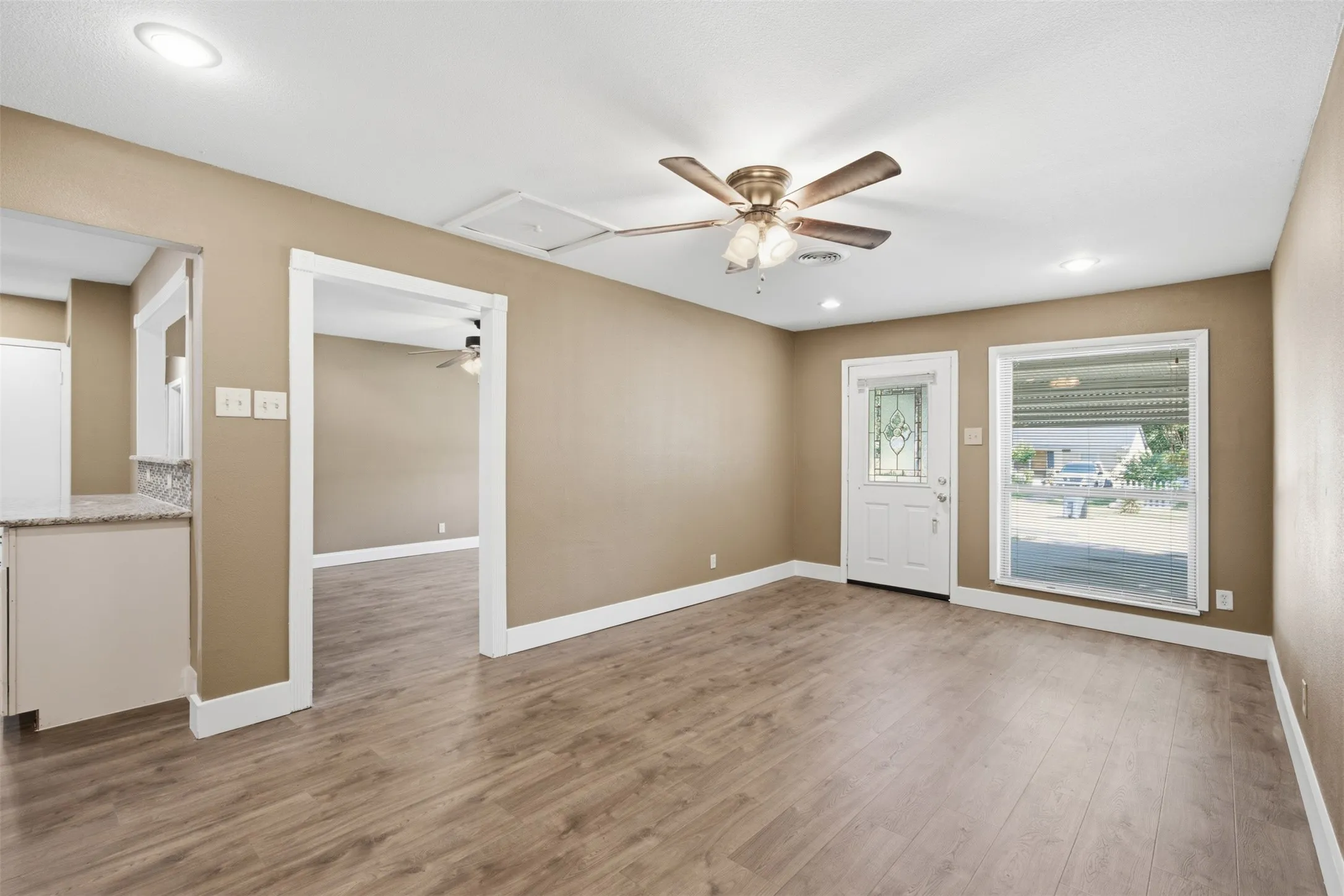 Single Family Residence For Sale in Dallas County , 3725 Sheryl Drive, Mesquite, Texas 75150, 3 Bedroom, 2 Bathroom, 1 Garage spaces, 1,376 Sqft, built in 1959, mls#21351301, Real Estate Agent in Mesquite, Homes For Sale in Dallas county, Homes For Sale in Mesquite, Realtor in Mesquite Texas, Real Estate Brokerage Independent Realty Texas, Luminita Cordes Realtor