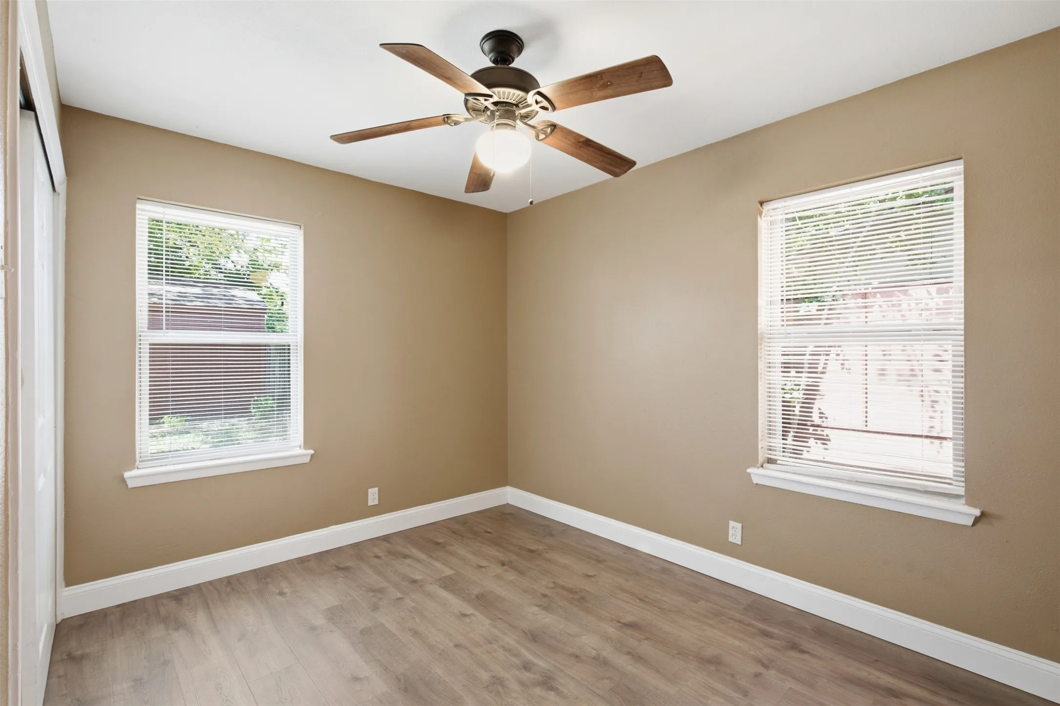 Single Family Residence For Sale in Dallas County , 3725 Sheryl Drive, Mesquite, Texas 75150, 3 Bedroom, 2 Bathroom, 1 Garage spaces, 1,376 Sqft, built in 1959, mls#21351301, Real Estate Agent in Mesquite, Homes For Sale in Dallas county, Homes For Sale in Mesquite, Realtor in Mesquite Texas, Real Estate Brokerage Independent Realty Texas, Luminita Cordes Realtor