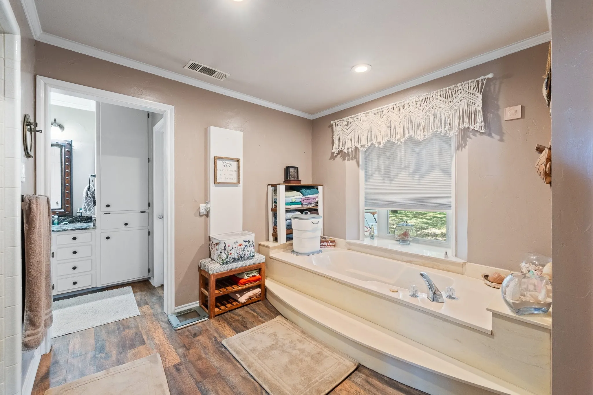 Single Family Residence For Sale in Johnson County , 7208 E County Road 405, Alvarado, Texas 76009, 3 Bedroom, 3 Bathroom, 2 Garage spaces, 3,616 Sqft, built in 1985, mls#21352407, Real Estate Agent in Alvarado, Homes For Sale in Johnson county, Homes For Sale in Alvarado, Realtor in Alvarado Texas, Real Estate Brokerage Independent Realty Texas, Luminita Cordes Realtor