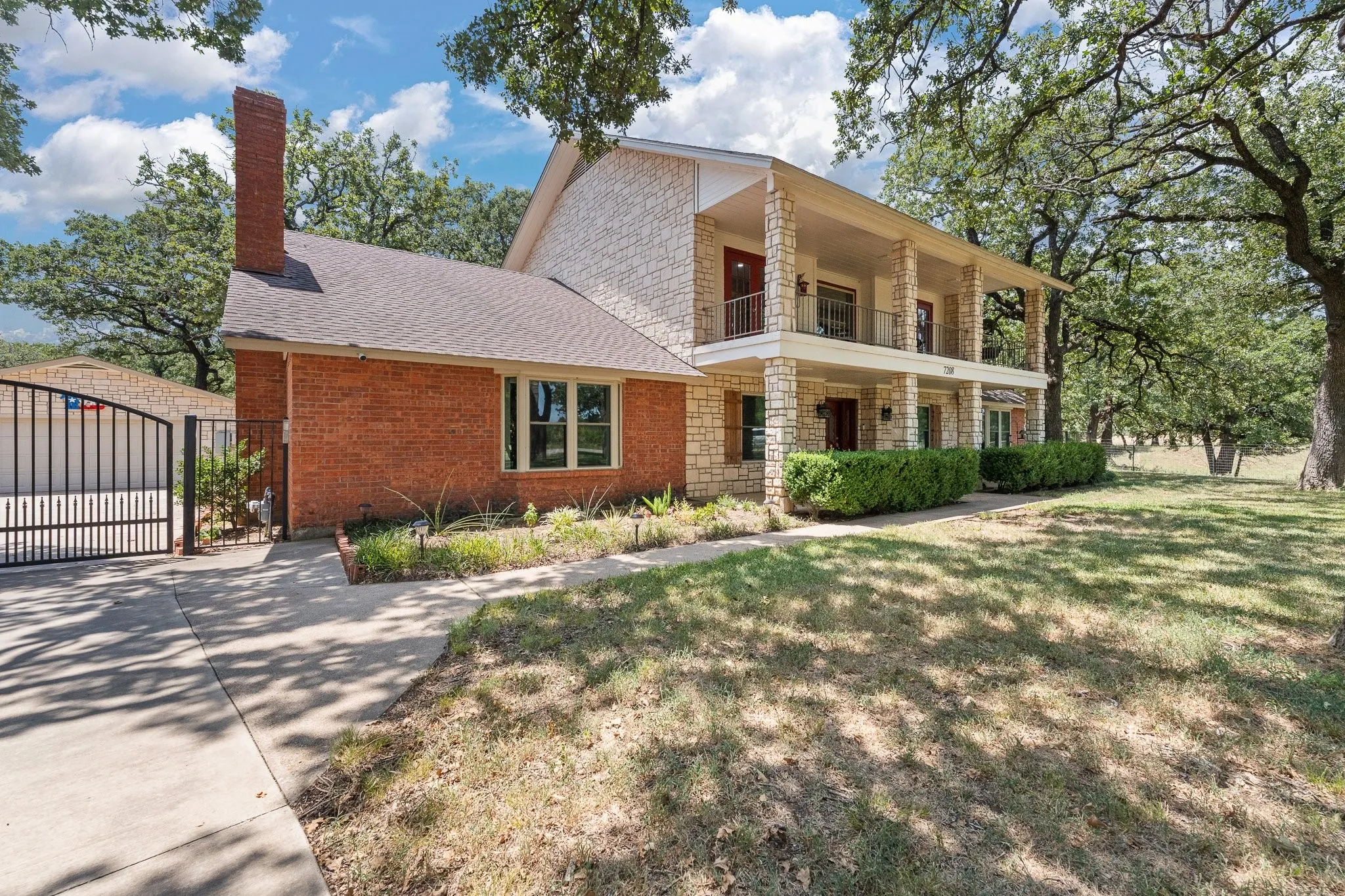 Single Family Residence For Sale in Johnson County , 7208 E County Road 405, Alvarado, Texas 76009, 3 Bedroom, 3 Bathroom, 2 Garage spaces, 3,616 Sqft, built in 1985, mls#21352407, Real Estate Agent in Alvarado, Homes For Sale in Johnson county, Homes For Sale in Alvarado, Realtor in Alvarado Texas, Real Estate Brokerage Independent Realty Texas, Luminita Cordes Realtor