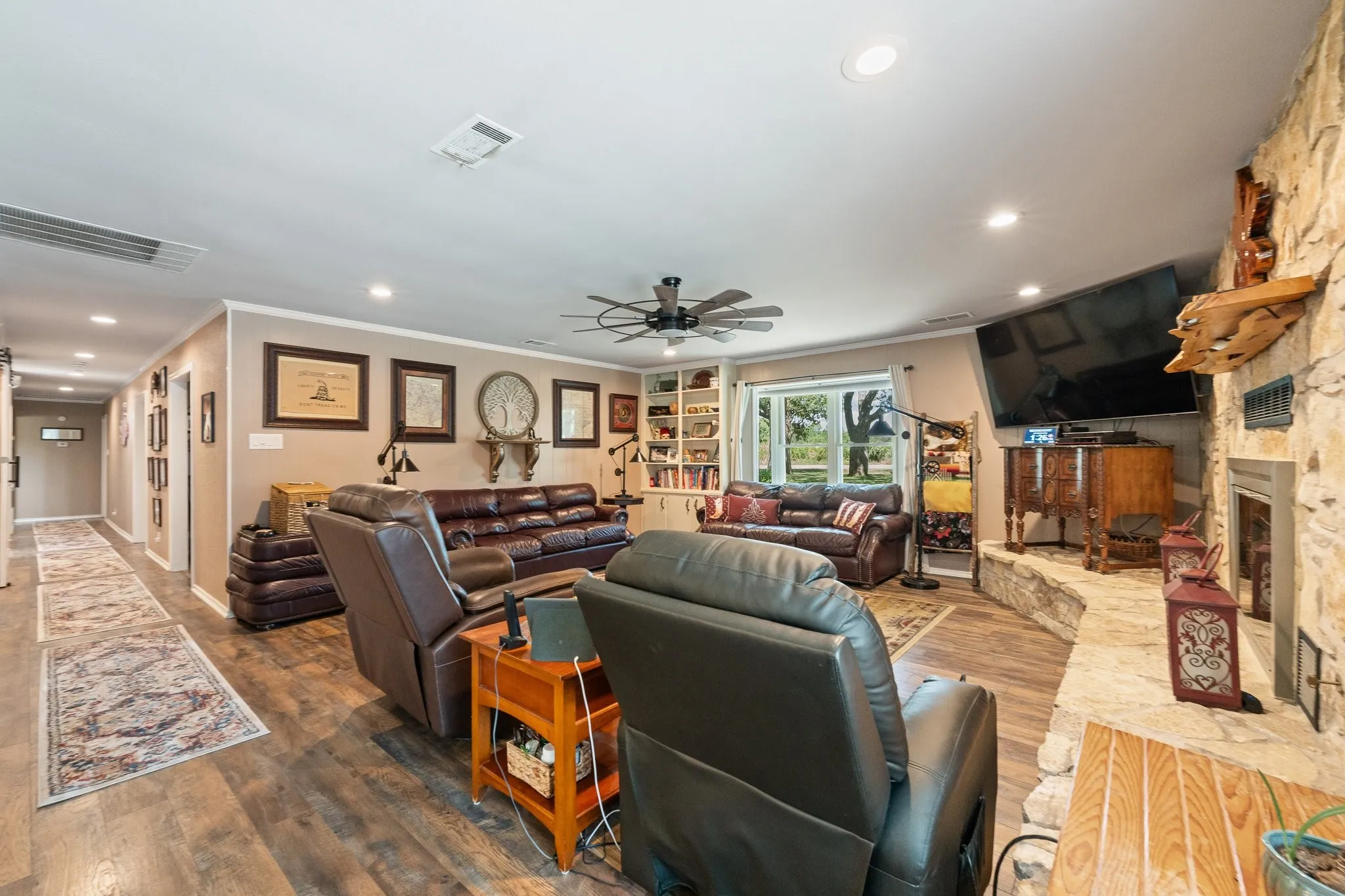 Single Family Residence For Sale in Johnson County , 7208 E County Road 405, Alvarado, Texas 76009, 3 Bedroom, 3 Bathroom, 2 Garage spaces, 3,616 Sqft, built in 1985, mls#21352407, Real Estate Agent in Alvarado, Homes For Sale in Johnson county, Homes For Sale in Alvarado, Realtor in Alvarado Texas, Real Estate Brokerage Independent Realty Texas, Luminita Cordes Realtor