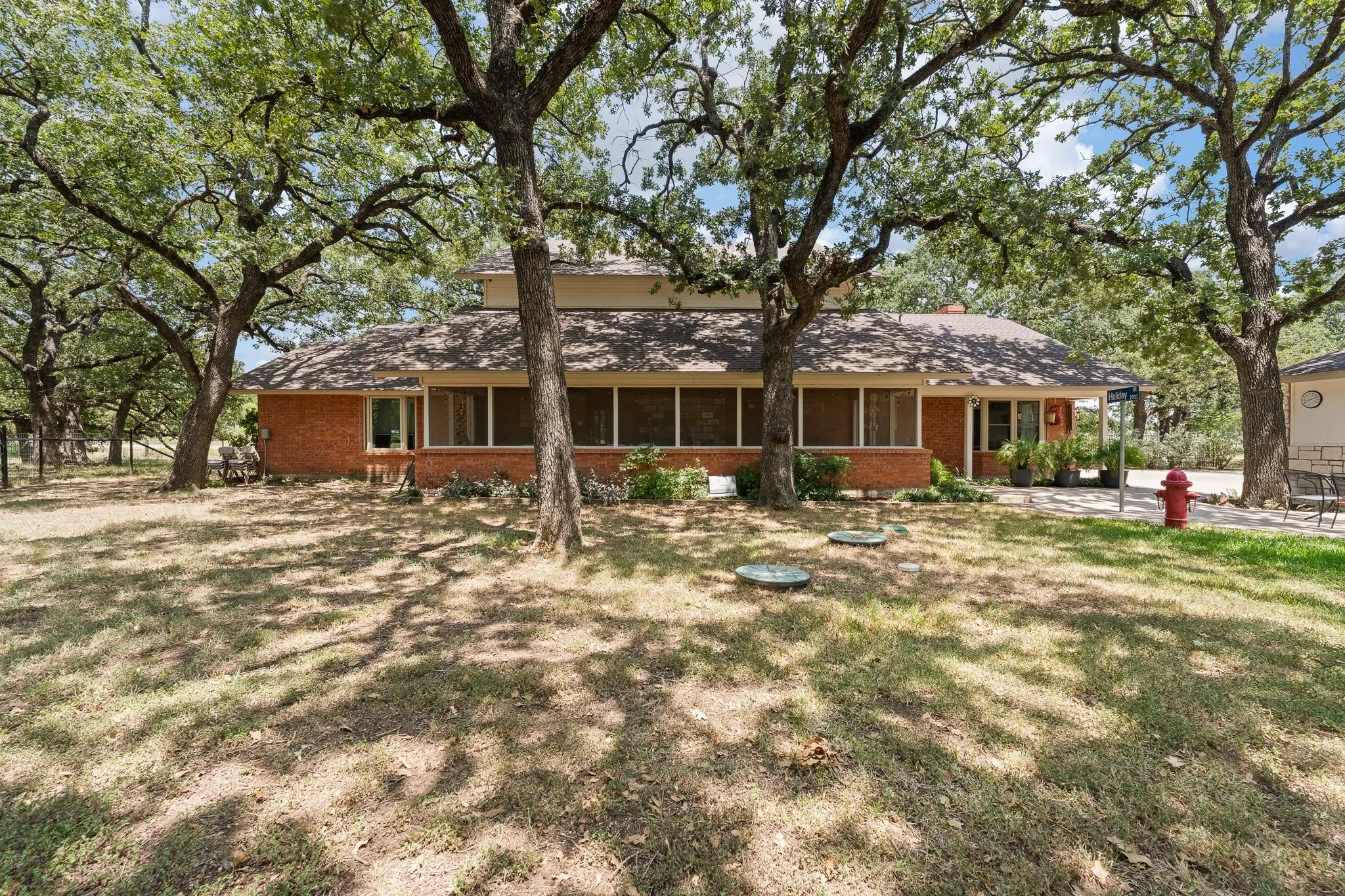 Single Family Residence For Sale in Johnson County , 7208 E County Road 405, Alvarado, Texas 76009, 3 Bedroom, 3 Bathroom, 2 Garage spaces, 3,616 Sqft, built in 1985, mls#21352407, Real Estate Agent in Alvarado, Homes For Sale in Johnson county, Homes For Sale in Alvarado, Realtor in Alvarado Texas, Real Estate Brokerage Independent Realty Texas, Luminita Cordes Realtor