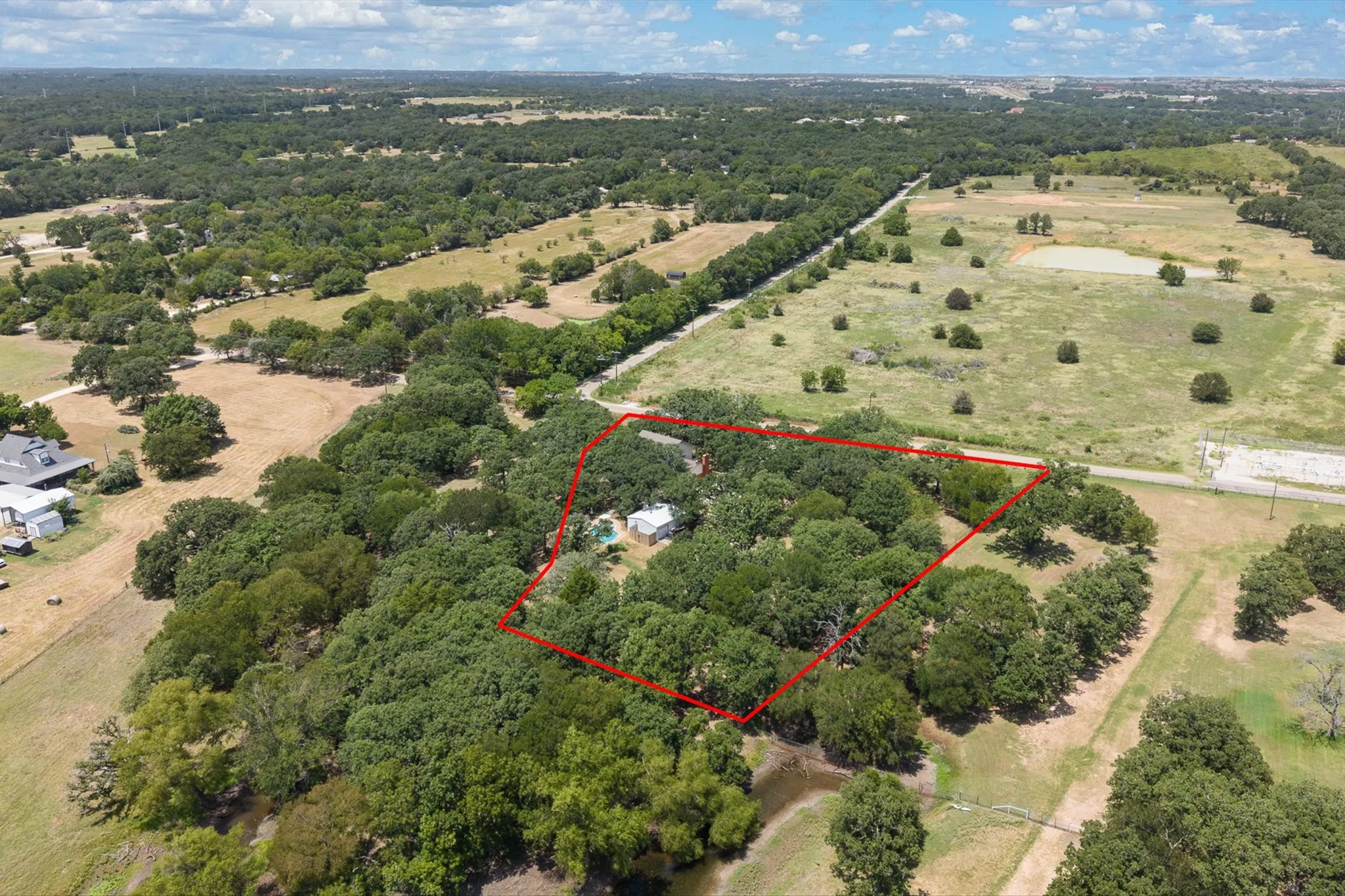Single Family Residence For Sale in Johnson County , 7208 E County Road 405, Alvarado, Texas 76009, 3 Bedroom, 3 Bathroom, 2 Garage spaces, 3,616 Sqft, built in 1985, mls#21352407, Real Estate Agent in Alvarado, Homes For Sale in Johnson county, Homes For Sale in Alvarado, Realtor in Alvarado Texas, Real Estate Brokerage Independent Realty Texas, Luminita Cordes Realtor