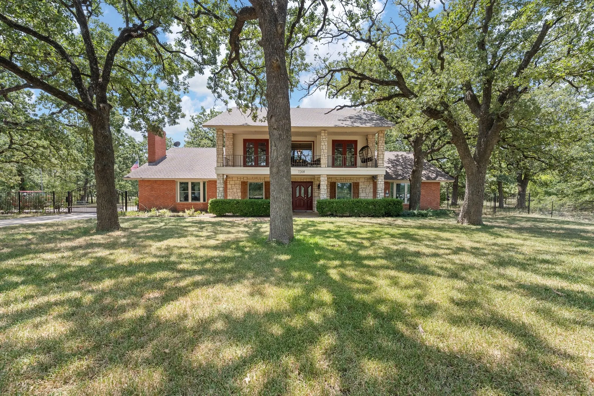 Single Family Residence For Sale in Johnson County , 7208 E County Road 405, Alvarado, Texas 76009, 3 Bedroom, 3 Bathroom, 2 Garage spaces, 3,616 Sqft, built in 1985, mls#21352407, Real Estate Agent in Alvarado, Homes For Sale in Johnson county, Homes For Sale in Alvarado, Realtor in Alvarado Texas, Real Estate Brokerage Independent Realty Texas, Luminita Cordes Realtor