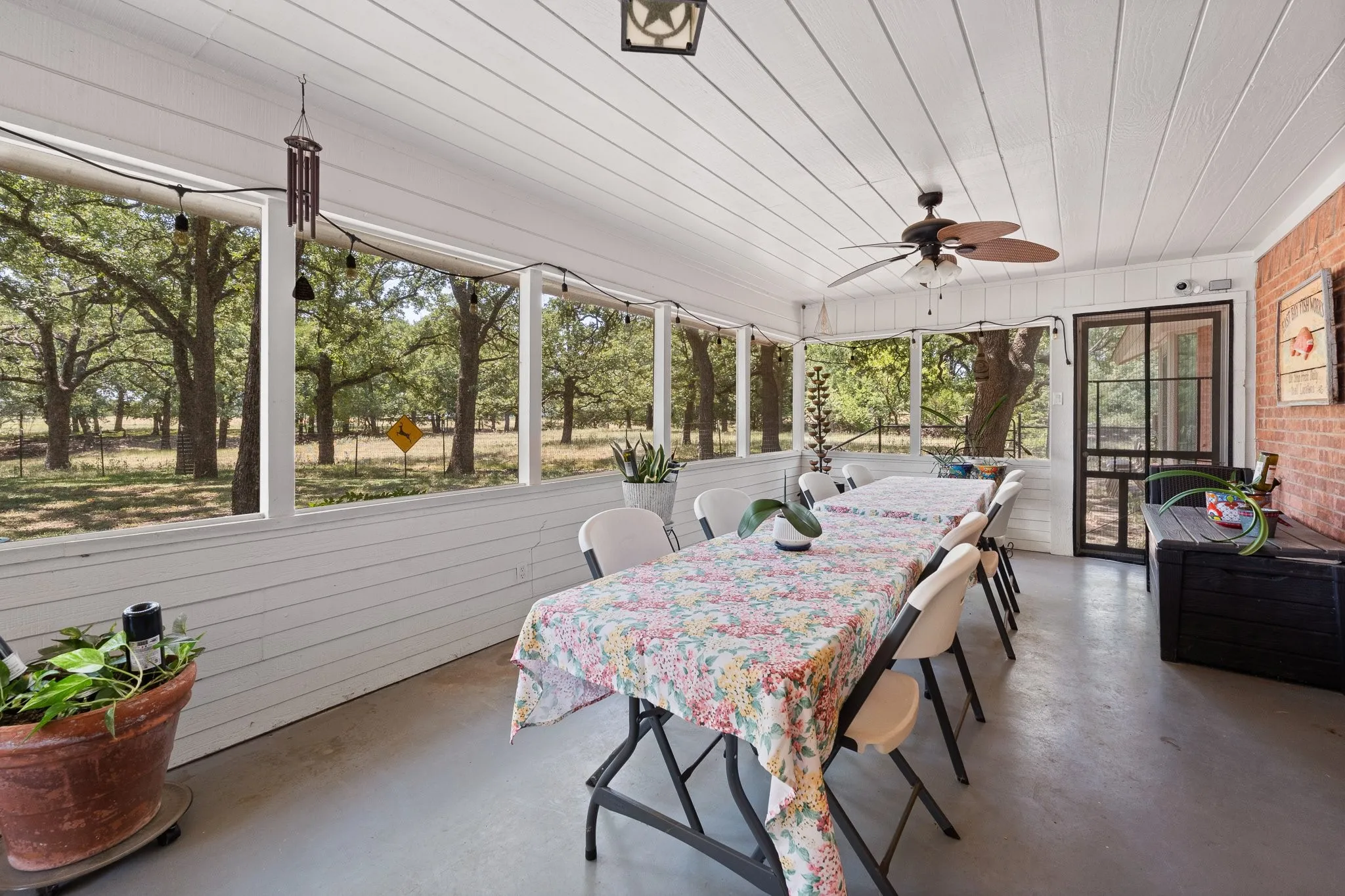 Single Family Residence For Sale in Johnson County , 7208 E County Road 405, Alvarado, Texas 76009, 3 Bedroom, 3 Bathroom, 2 Garage spaces, 3,616 Sqft, built in 1985, mls#21352407, Real Estate Agent in Alvarado, Homes For Sale in Johnson county, Homes For Sale in Alvarado, Realtor in Alvarado Texas, Real Estate Brokerage Independent Realty Texas, Luminita Cordes Realtor