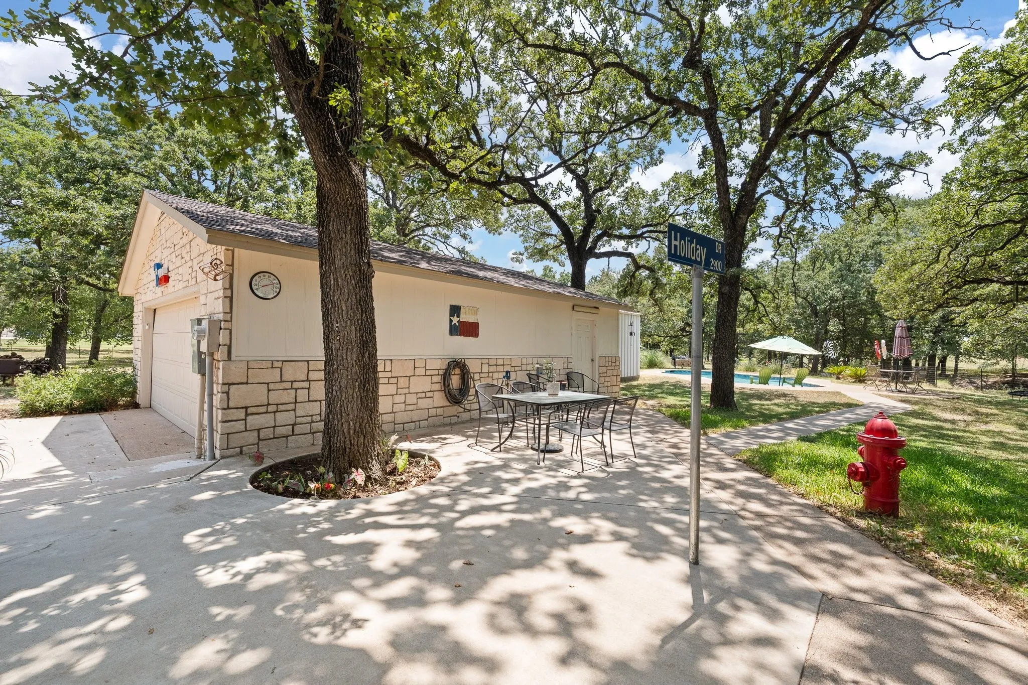 Single Family Residence For Sale in Johnson County , 7208 E County Road 405, Alvarado, Texas 76009, 3 Bedroom, 3 Bathroom, 2 Garage spaces, 3,616 Sqft, built in 1985, mls#21352407, Real Estate Agent in Alvarado, Homes For Sale in Johnson county, Homes For Sale in Alvarado, Realtor in Alvarado Texas, Real Estate Brokerage Independent Realty Texas, Luminita Cordes Realtor