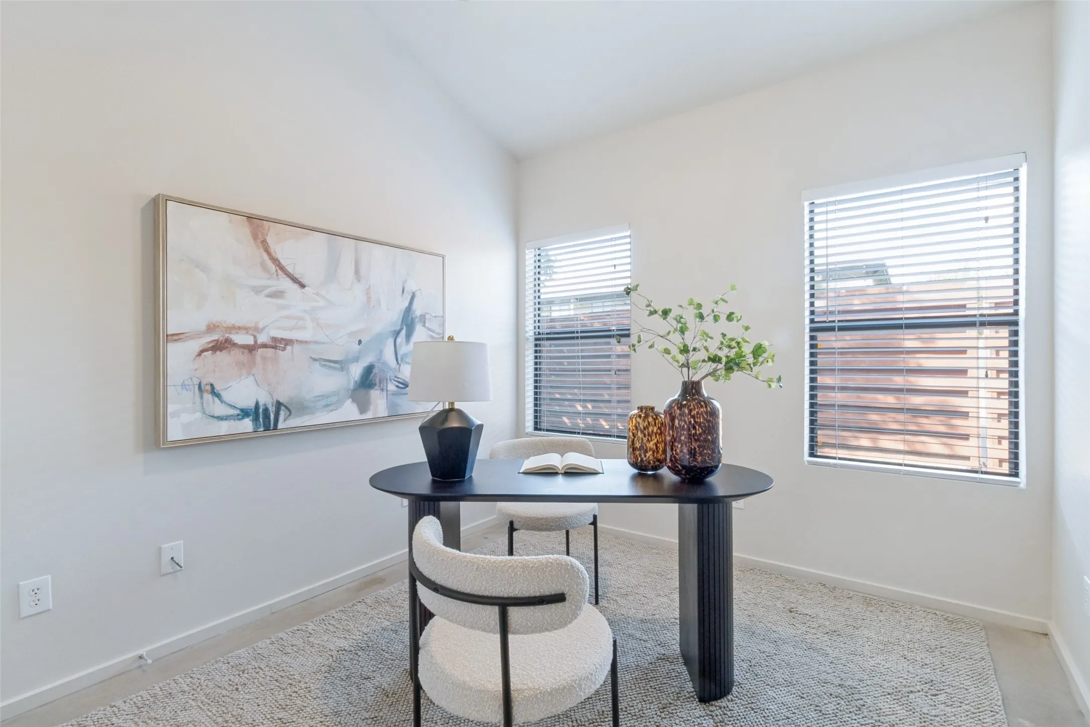 Single Family Residence For Sale in Dallas County , 1725 N Fitzhugh Avenue, Dallas, Texas 75204, 3 Bedroom, 2 Bathroom, 2 Garage spaces, 1,410 Sqft, built in 2006, mls#21353387, Real Estate Agent in Dallas, Homes For Sale in Dallas county, Homes For Sale in Dallas, Realtor in Dallas Texas, Real Estate Brokerage Independent Realty Texas, Luminita Cordes Realtor