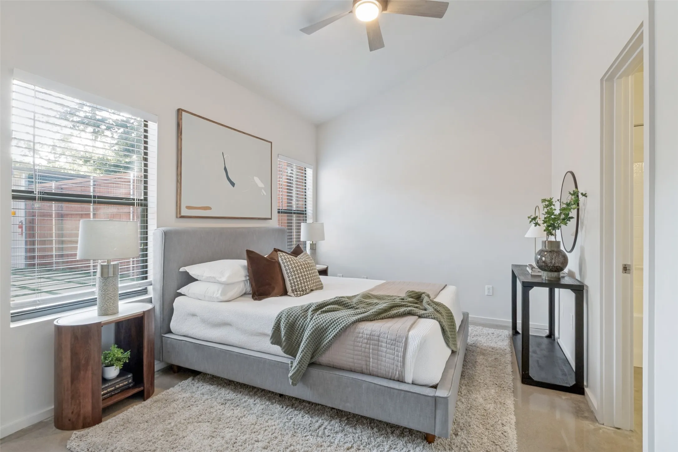 Single Family Residence For Sale in Dallas County , 1725 N Fitzhugh Avenue, Dallas, Texas 75204, 3 Bedroom, 2 Bathroom, 2 Garage spaces, 1,410 Sqft, built in 2006, mls#21353387, Real Estate Agent in Dallas, Homes For Sale in Dallas county, Homes For Sale in Dallas, Realtor in Dallas Texas, Real Estate Brokerage Independent Realty Texas, Luminita Cordes Realtor
