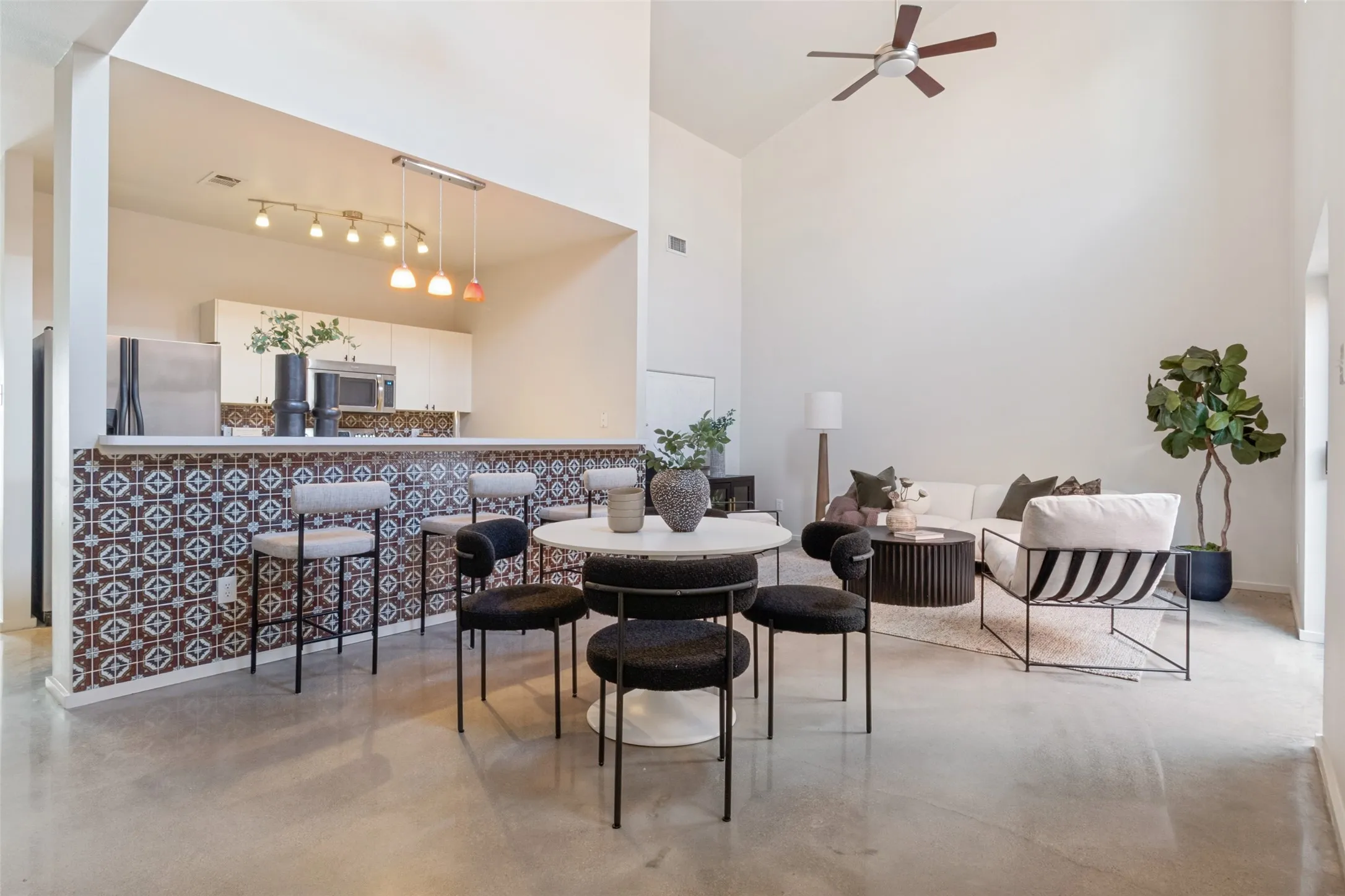 Single Family Residence For Sale in Dallas County , 1725 N Fitzhugh Avenue, Dallas, Texas 75204, 3 Bedroom, 2 Bathroom, 2 Garage spaces, 1,410 Sqft, built in 2006, mls#21353387, Real Estate Agent in Dallas, Homes For Sale in Dallas county, Homes For Sale in Dallas, Realtor in Dallas Texas, Real Estate Brokerage Independent Realty Texas, Luminita Cordes Realtor