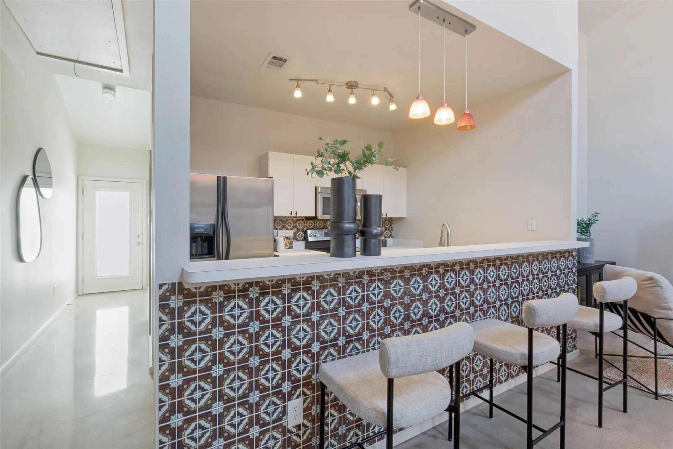 Single Family Residence For Sale in Dallas County , 1725 N Fitzhugh Avenue, Dallas, Texas 75204, 3 Bedroom, 2 Bathroom, 2 Garage spaces, 1,410 Sqft, built in 2006, mls#21353387, Real Estate Agent in Dallas, Homes For Sale in Dallas county, Homes For Sale in Dallas, Realtor in Dallas Texas, Real Estate Brokerage Independent Realty Texas, Luminita Cordes Realtor