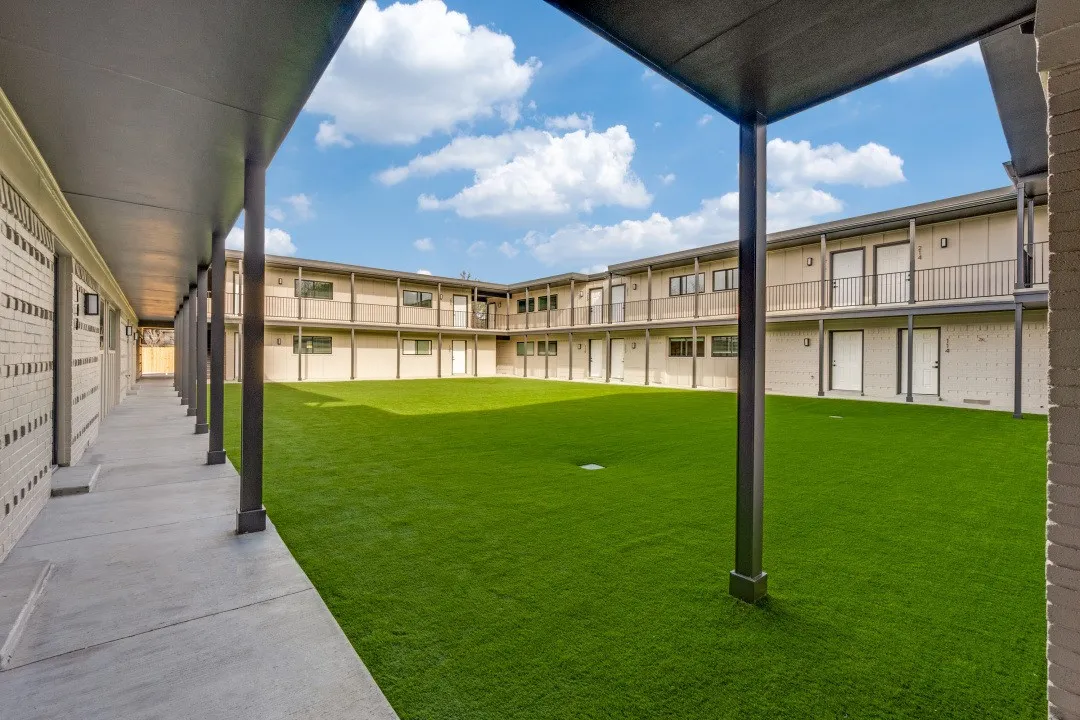 Apartment For Rent in Dallas County , 5917 Gaston Avenue 106, Dallas, Texas 75214, 1 Bedroom, 1 Bathroom, Garage spaces, 750 Sqft, built in 1959, mls#21353645, Real Estate Agent in Dallas, Homes For Rent in Dallas county, Homes For Rent in Dallas, Realtor in Dallas Texas, Real Estate Brokerage Independent Realty Texas, Luminita Cordes Realtor
