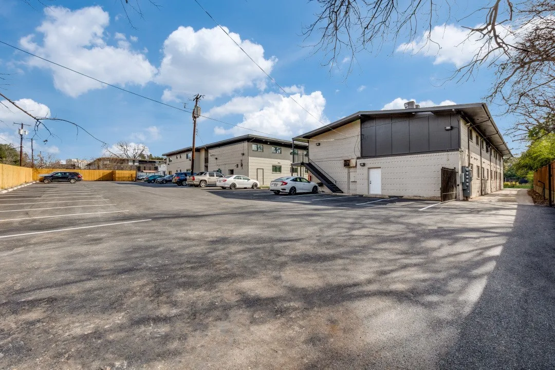 Apartment For Rent in Dallas County , 5917 Gaston Avenue 106, Dallas, Texas 75214, 1 Bedroom, 1 Bathroom, Garage spaces, 750 Sqft, built in 1959, mls#21353645, Real Estate Agent in Dallas, Homes For Rent in Dallas county, Homes For Rent in Dallas, Realtor in Dallas Texas, Real Estate Brokerage Independent Realty Texas, Luminita Cordes Realtor