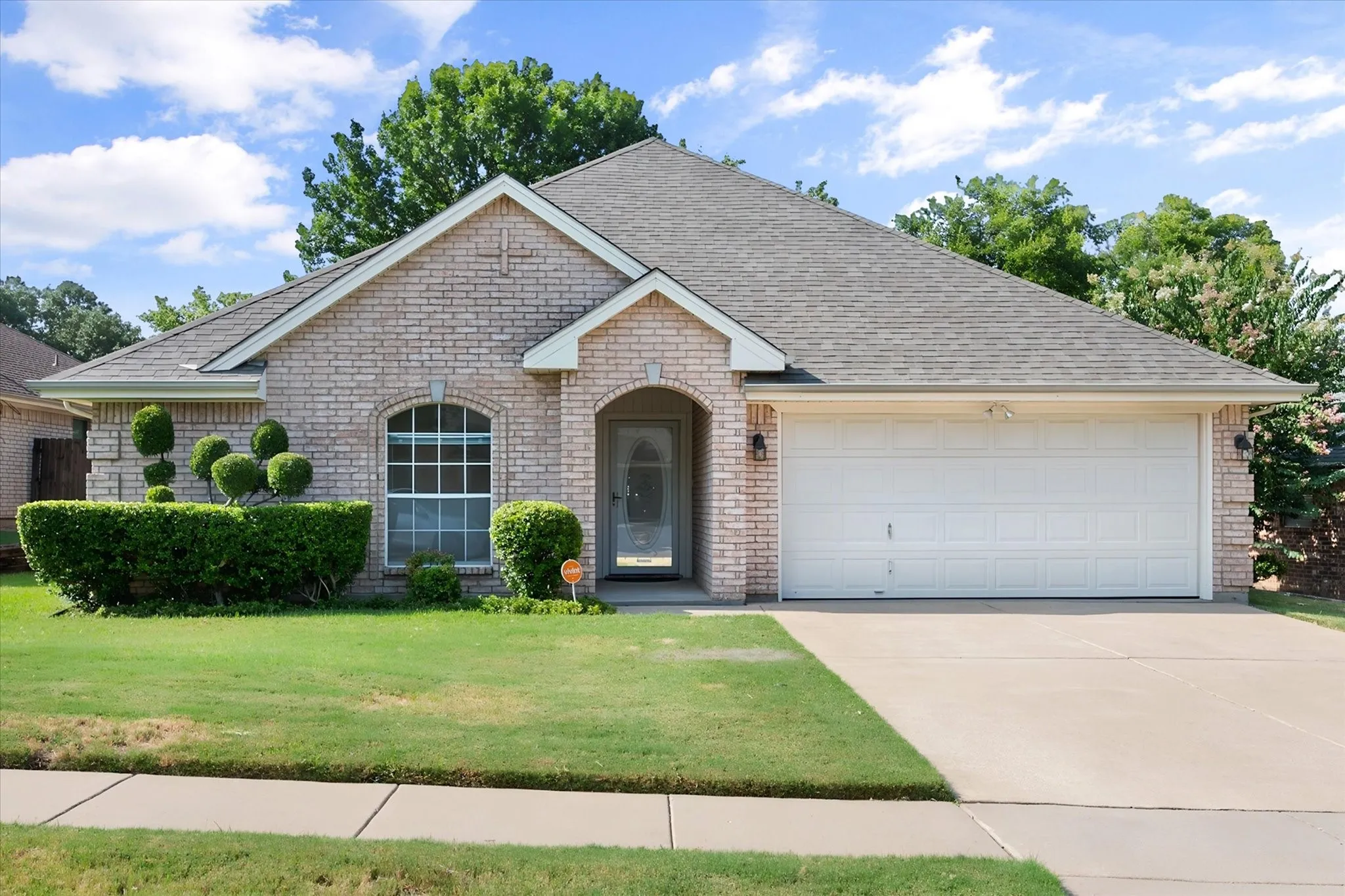 Single Family Residence For Sale in Tarrant County , 817 Willow Court, Saginaw, Texas 76179, 3 Bedroom, 2 Bathroom, 2 Garage spaces, 1,927 Sqft, built in 1997, mls#21332238, Real Estate Agent in Saginaw, Homes For Sale in Tarrant county, Homes For Sale in Saginaw, Realtor in Saginaw Texas, Real Estate Brokerage Independent Realty Texas, Luminita Cordes Realtor