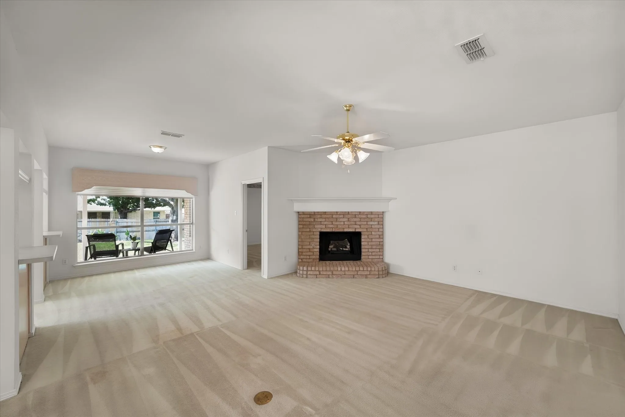 Single Family Residence For Sale in Tarrant County , 817 Willow Court, Saginaw, Texas 76179, 3 Bedroom, 2 Bathroom, 2 Garage spaces, 1,927 Sqft, built in 1997, mls#21332238, Real Estate Agent in Saginaw, Homes For Sale in Tarrant county, Homes For Sale in Saginaw, Realtor in Saginaw Texas, Real Estate Brokerage Independent Realty Texas, Luminita Cordes Realtor