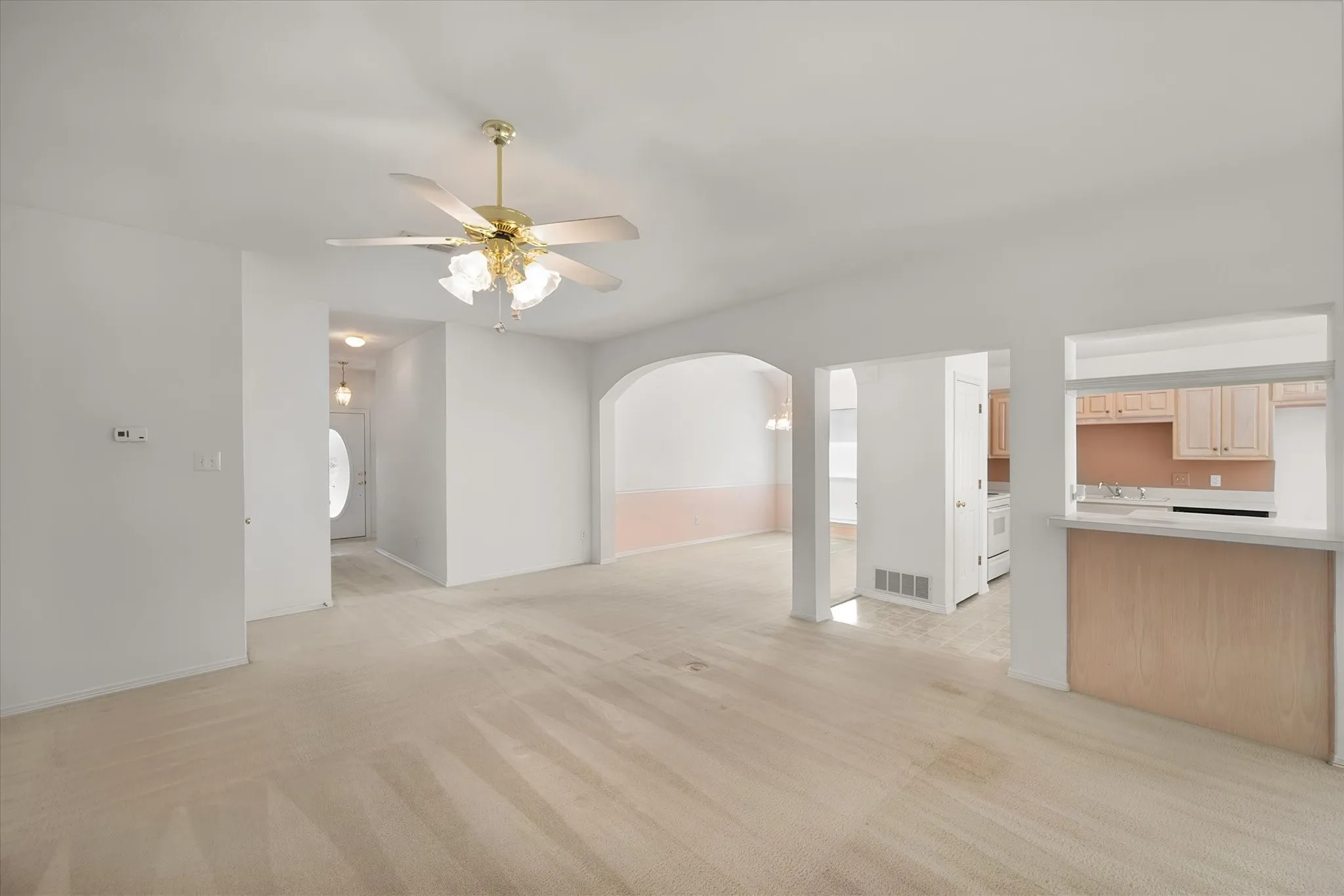 Single Family Residence For Sale in Tarrant County , 817 Willow Court, Saginaw, Texas 76179, 3 Bedroom, 2 Bathroom, 2 Garage spaces, 1,927 Sqft, built in 1997, mls#21332238, Real Estate Agent in Saginaw, Homes For Sale in Tarrant county, Homes For Sale in Saginaw, Realtor in Saginaw Texas, Real Estate Brokerage Independent Realty Texas, Luminita Cordes Realtor