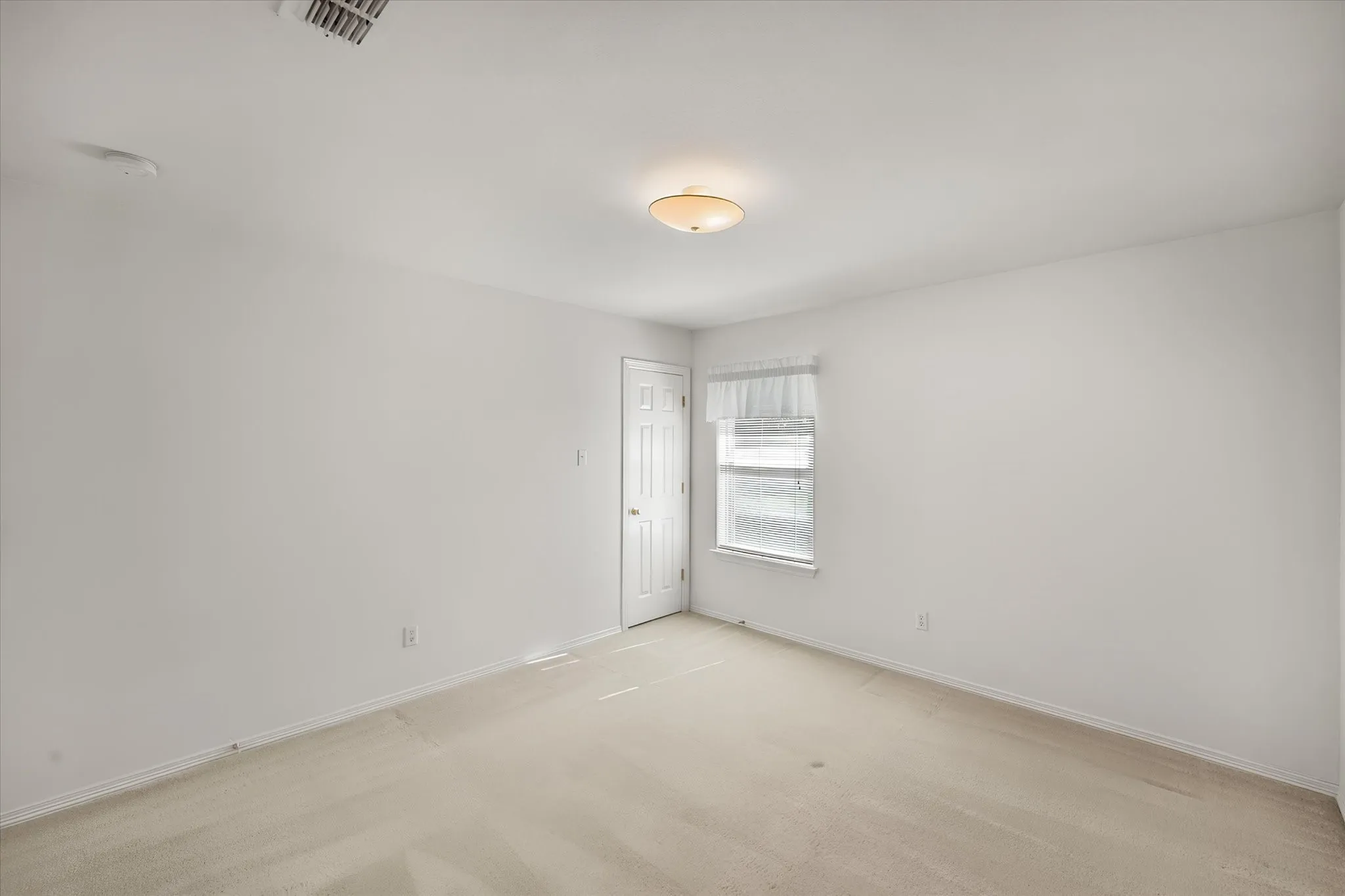 3rd bedroom with walk in closet or can be used as an Office