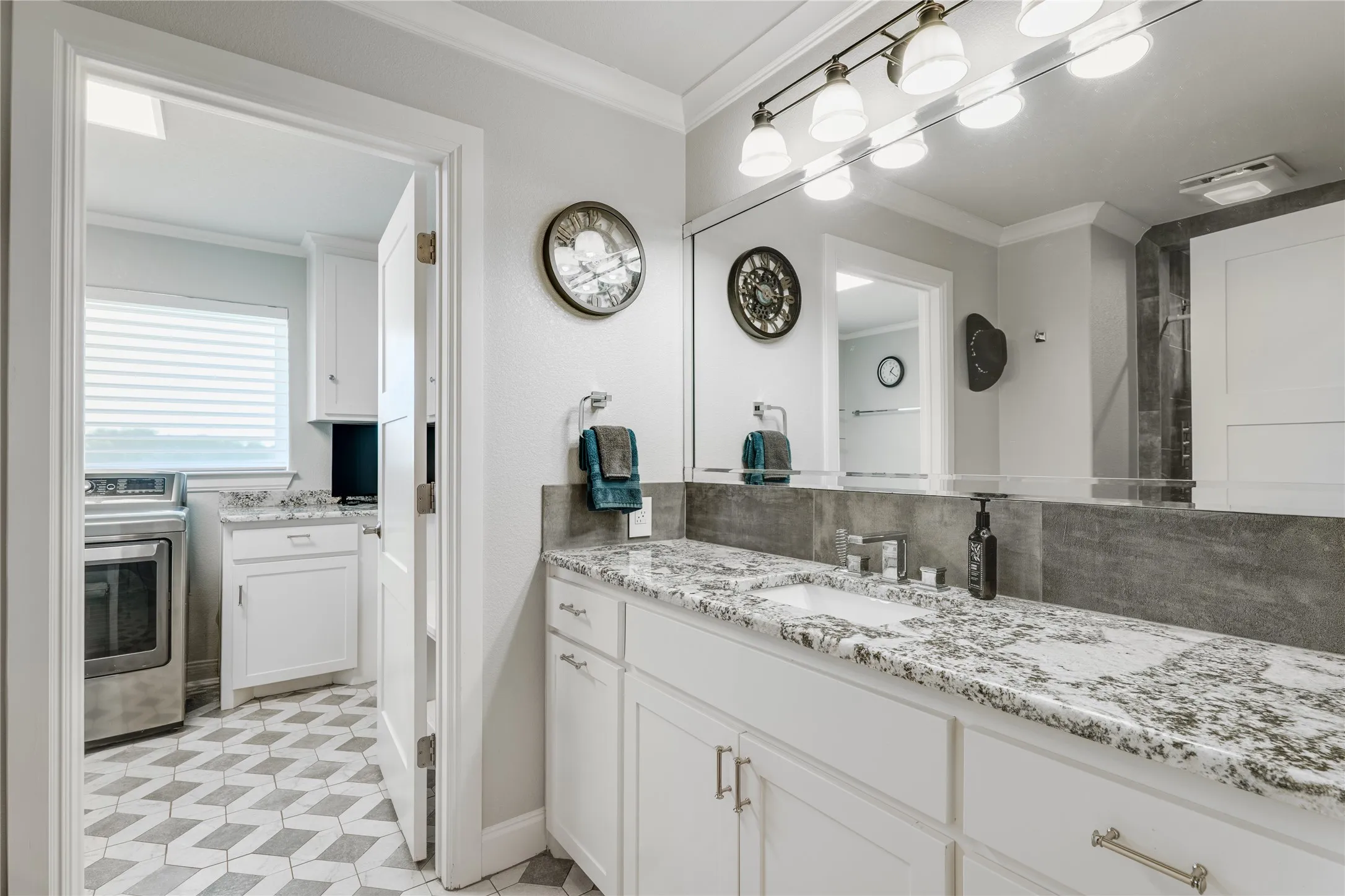 Farm For Sale in Hill County , 608 Bush Drive, Whitney, Texas 76692, 2 Bedroom, 3 Bathroom, 3 Garage spaces, 3,461 Sqft, built in 1957, mls#21353194, Real Estate Agent in Whitney, Homes For Sale in Hill county, Homes For Sale in Whitney, Realtor in Whitney Texas, Real Estate Brokerage Independent Realty Texas, Luminita Cordes Realtor
