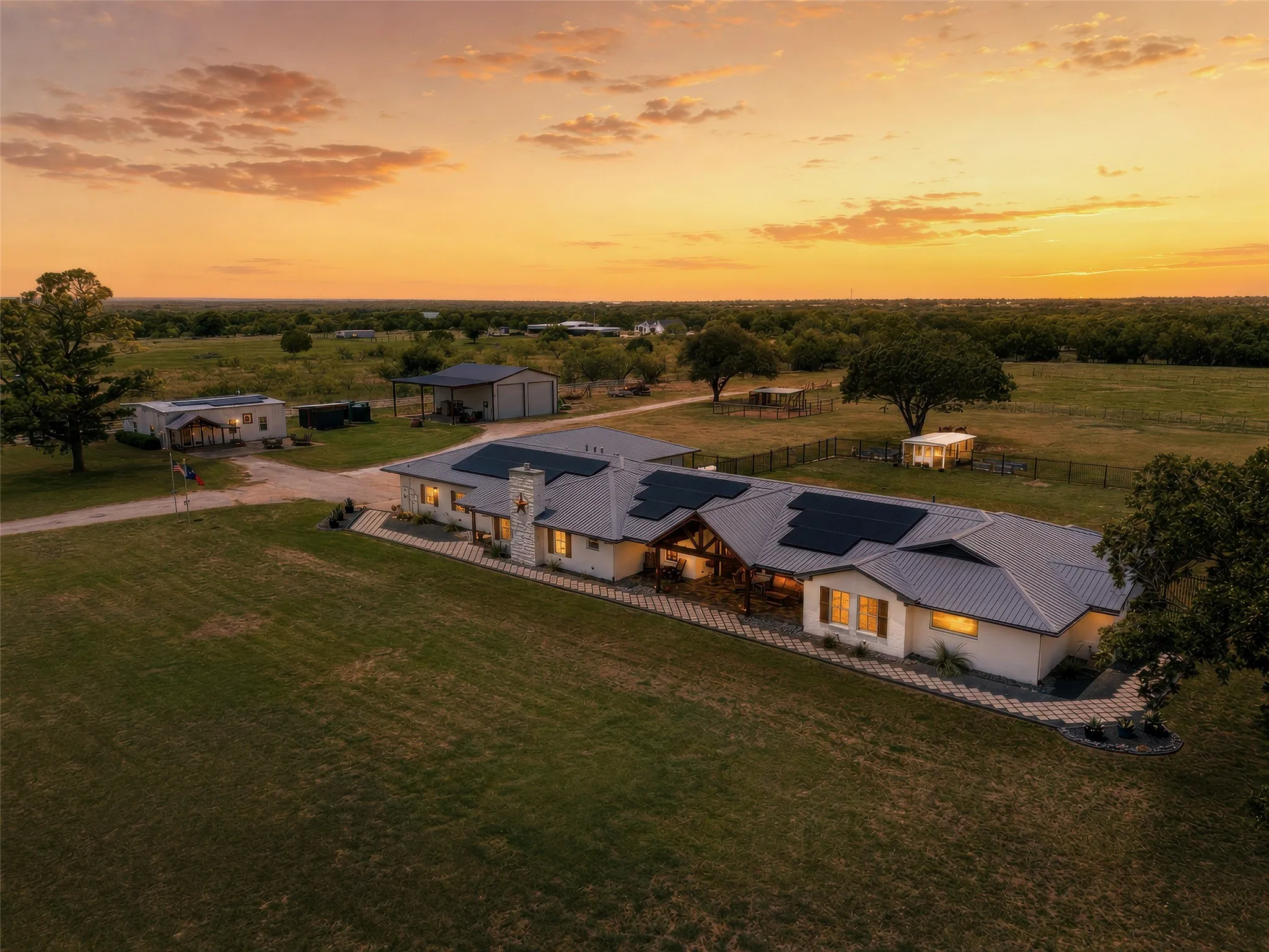 Farm For Sale in Hill County , 608 Bush Drive, Whitney, Texas 76692, 2 Bedroom, 3 Bathroom, 3 Garage spaces, 3,461 Sqft, built in 1957, mls#21353194, Real Estate Agent in Whitney, Homes For Sale in Hill county, Homes For Sale in Whitney, Realtor in Whitney Texas, Real Estate Brokerage Independent Realty Texas, Luminita Cordes Realtor