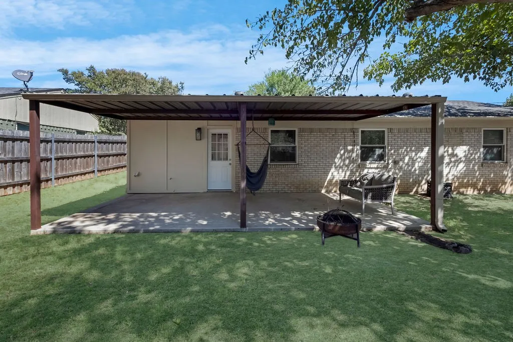 Nice covered patio!