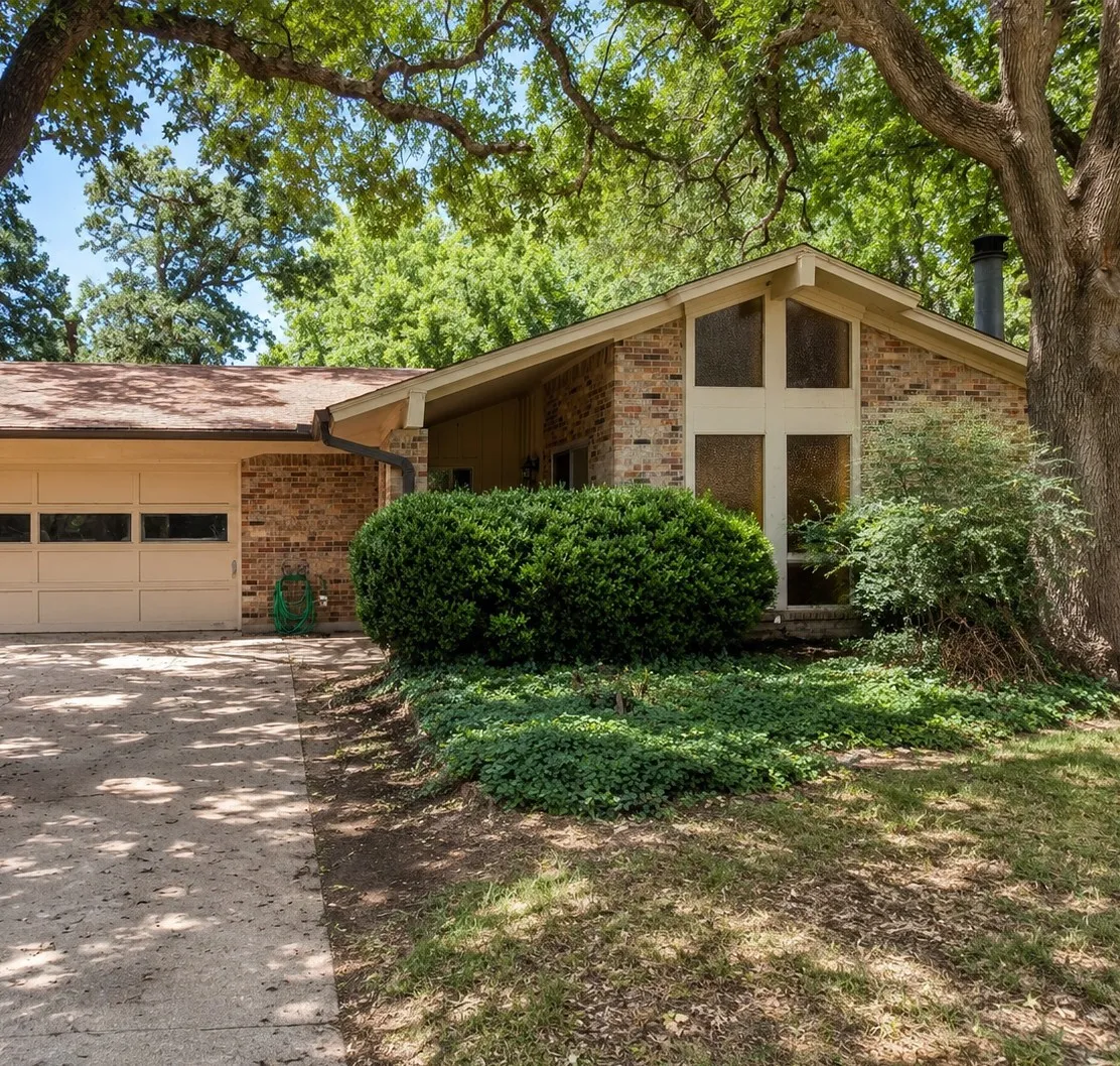 Single Family Residence For Sale in Denton County , 3311 Bob O Link Lane, Denton, Texas 76209, 3 Bedroom, 2 Bathroom, Garage spaces, 1,413 Sqft, built in 1970, mls#21353231, Real Estate Agent in Denton, Homes For Sale in Denton county, Homes For Sale in Denton, Realtor in Denton Texas, Real Estate Brokerage Independent Realty Texas, Luminita Cordes Realtor
