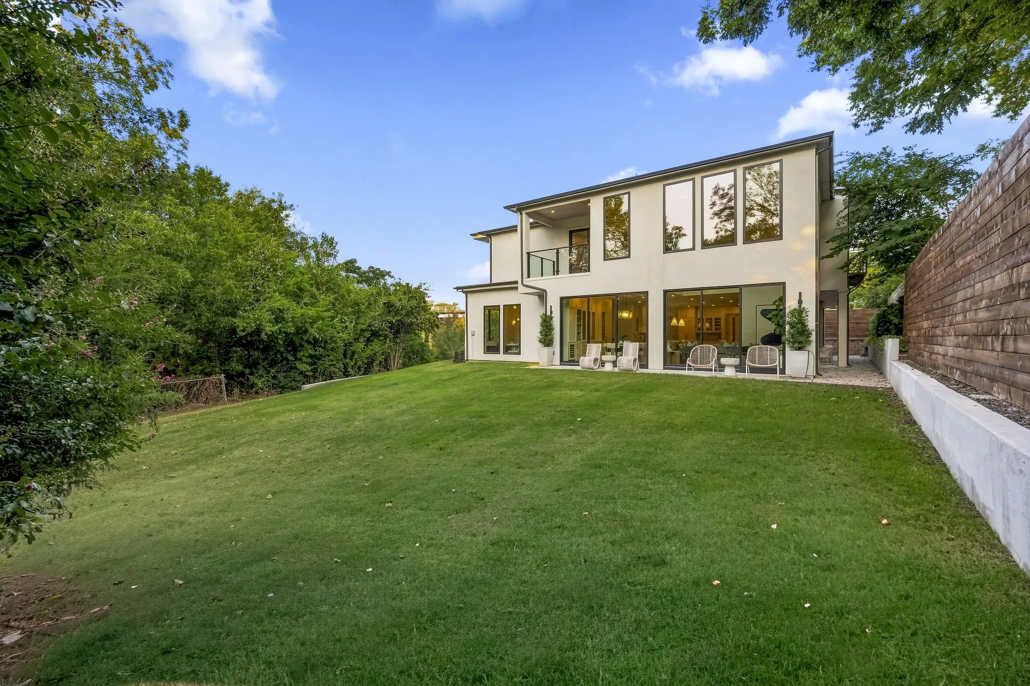 Single Family Residence For Sale in Dallas County , 6984 Santa Barbara Drive, Dallas, Texas 75214, 5 Bedroom, 5 Bathroom, 3 Garage spaces, 4,360 Sqft, built in 2024, mls#21353636, Real Estate Agent in Dallas, Homes For Sale in Dallas county, Homes For Sale in Dallas, Realtor in Dallas Texas, Real Estate Brokerage Independent Realty Texas, Luminita Cordes Realtor