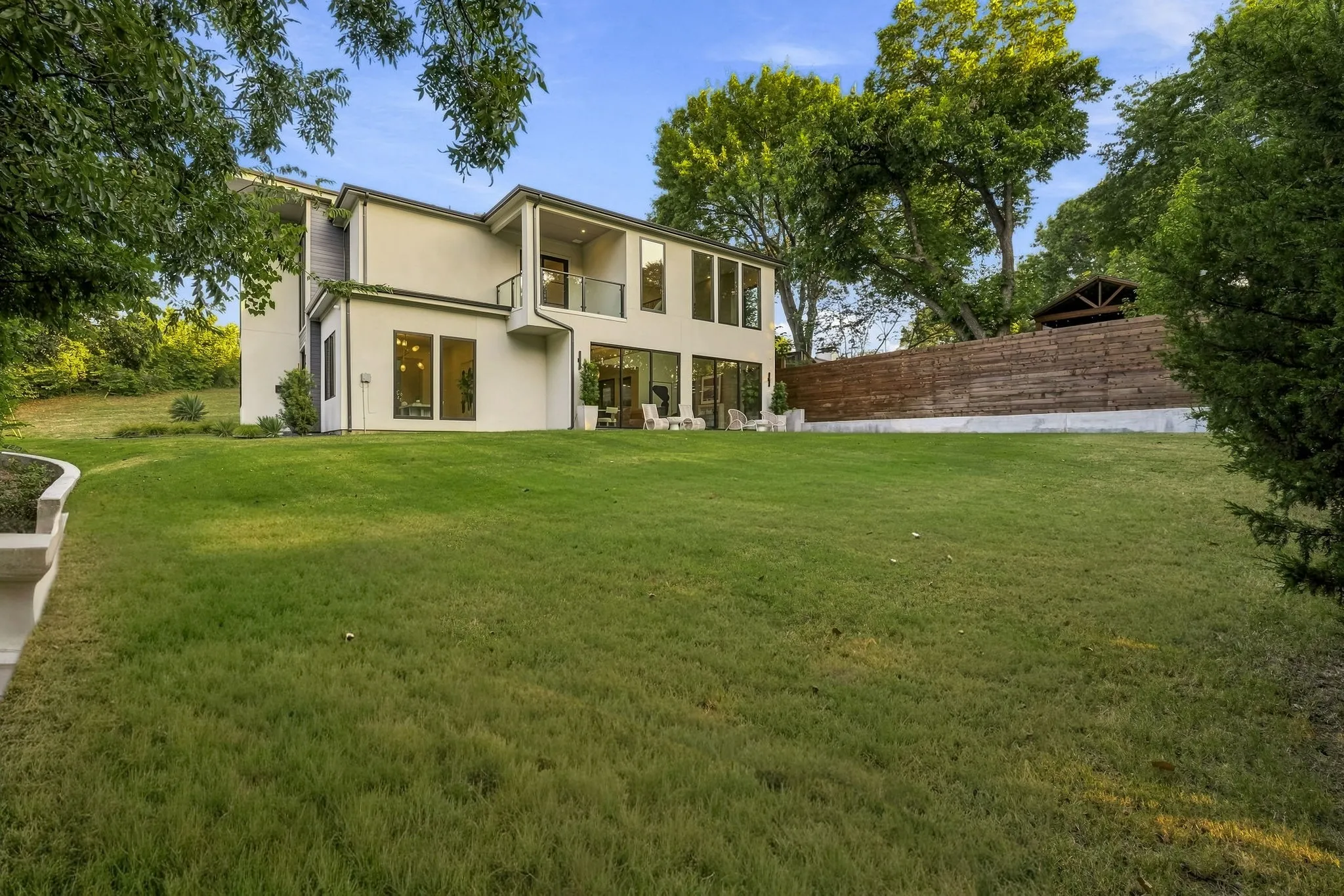 Single Family Residence For Sale in Dallas County , 6984 Santa Barbara Drive, Dallas, Texas 75214, 5 Bedroom, 5 Bathroom, 3 Garage spaces, 4,360 Sqft, built in 2024, mls#21353636, Real Estate Agent in Dallas, Homes For Sale in Dallas county, Homes For Sale in Dallas, Realtor in Dallas Texas, Real Estate Brokerage Independent Realty Texas, Luminita Cordes Realtor