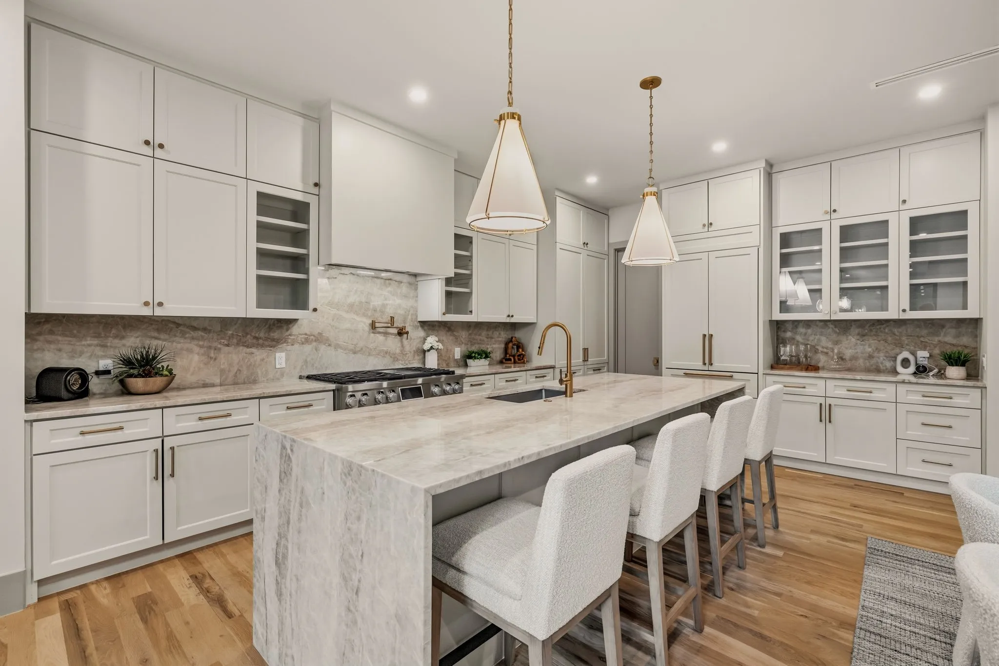 Single Family Residence For Sale in Dallas County , 6984 Santa Barbara Drive, Dallas, Texas 75214, 5 Bedroom, 5 Bathroom, 3 Garage spaces, 4,360 Sqft, built in 2024, mls#21353636, Real Estate Agent in Dallas, Homes For Sale in Dallas county, Homes For Sale in Dallas, Realtor in Dallas Texas, Real Estate Brokerage Independent Realty Texas, Luminita Cordes Realtor