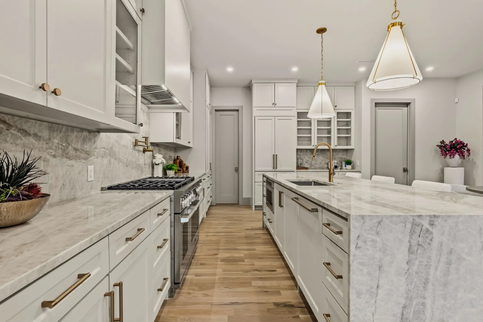 Single Family Residence For Sale in Dallas County , 6984 Santa Barbara Drive, Dallas, Texas 75214, 5 Bedroom, 5 Bathroom, 3 Garage spaces, 4,360 Sqft, built in 2024, mls#21353636, Real Estate Agent in Dallas, Homes For Sale in Dallas county, Homes For Sale in Dallas, Realtor in Dallas Texas, Real Estate Brokerage Independent Realty Texas, Luminita Cordes Realtor