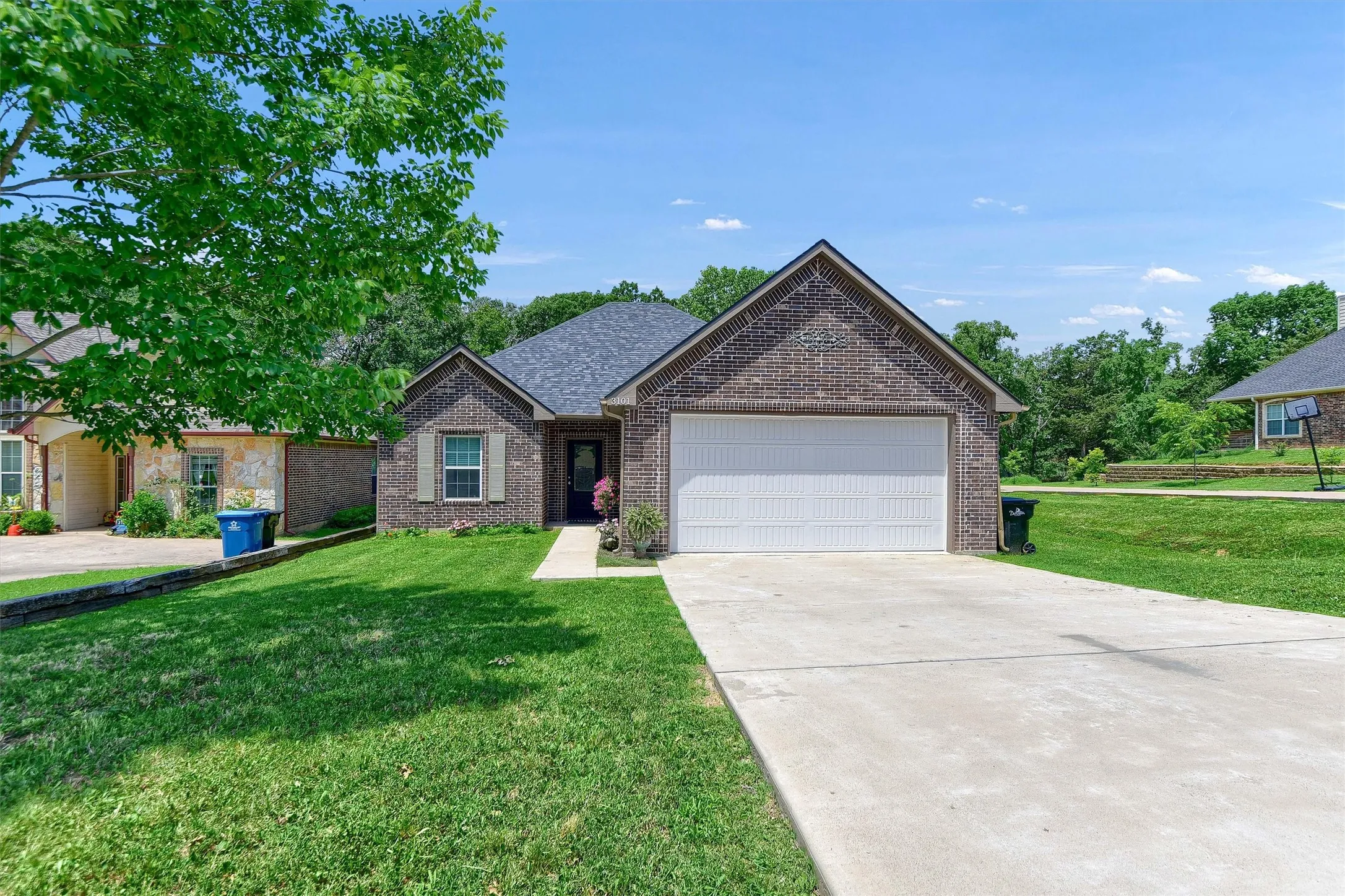 Single Family Residence For Rent in Grayson County , 3101 S College Boulevard, Denison, Texas 75020, 3 Bedroom, 2 Bathroom, 2 Garage spaces, 1,747 Sqft, built in 2020, mls#21353657, Real Estate Agent in Denison, Homes For Rent in Grayson county, Homes For Rent in Denison, Realtor in Denison Texas, Real Estate Brokerage Independent Realty Texas, Luminita Cordes Realtor