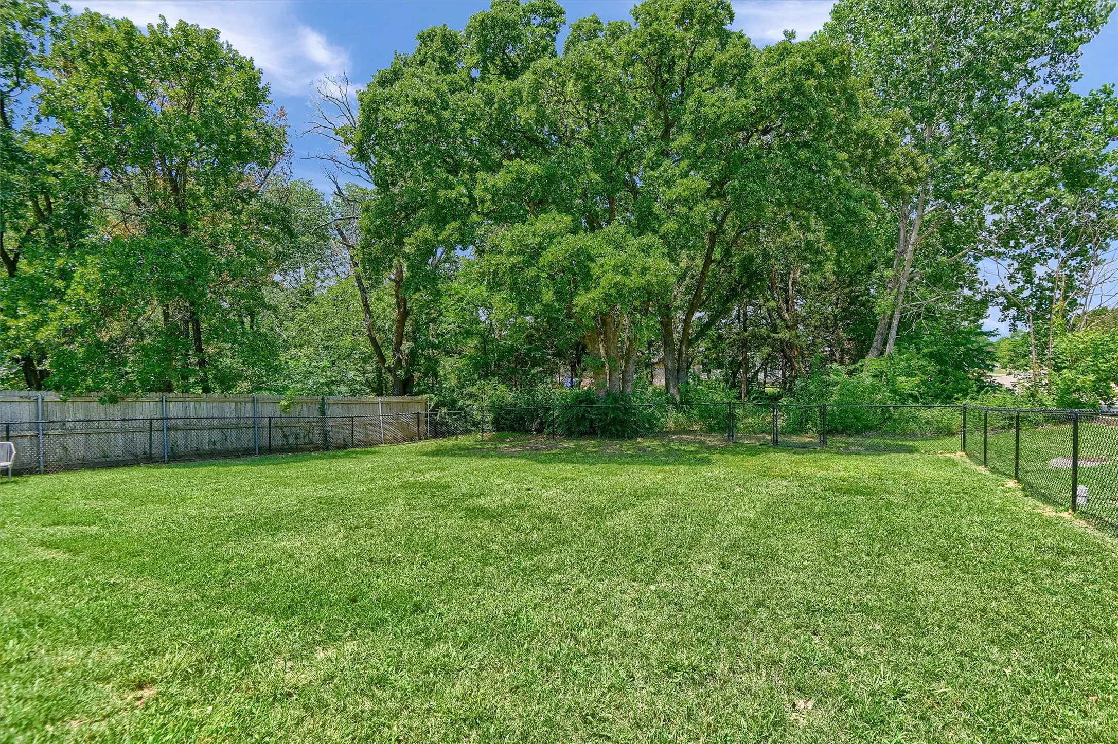 Single Family Residence For Rent in Grayson County , 3101 S College Boulevard, Denison, Texas 75020, 3 Bedroom, 2 Bathroom, 2 Garage spaces, 1,747 Sqft, built in 2020, mls#21353657, Real Estate Agent in Denison, Homes For Rent in Grayson county, Homes For Rent in Denison, Realtor in Denison Texas, Real Estate Brokerage Independent Realty Texas, Luminita Cordes Realtor
