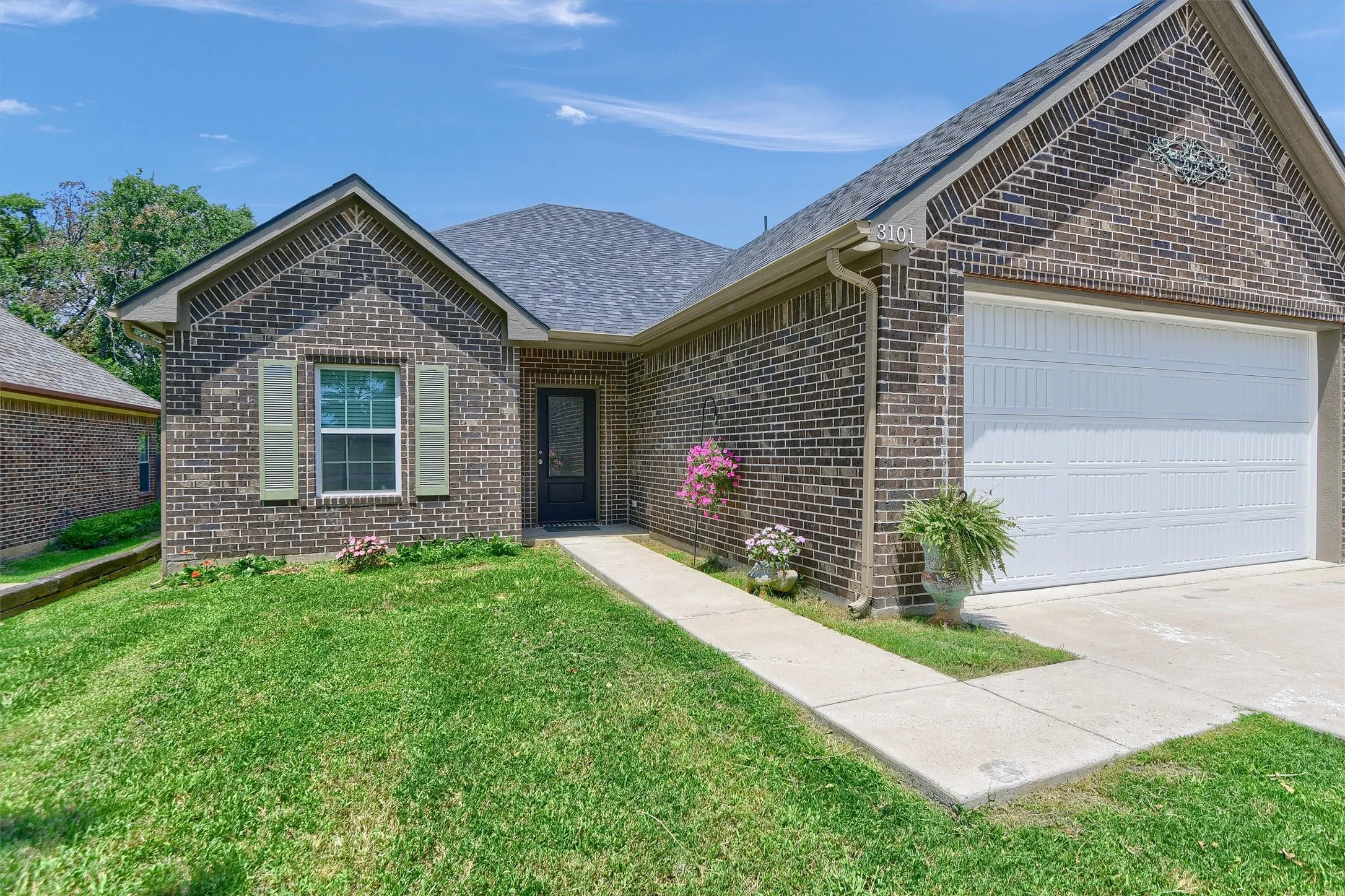 Single Family Residence For Rent in Grayson County , 3101 S College Boulevard, Denison, Texas 75020, 3 Bedroom, 2 Bathroom, 2 Garage spaces, 1,747 Sqft, built in 2020, mls#21353657, Real Estate Agent in Denison, Homes For Rent in Grayson county, Homes For Rent in Denison, Realtor in Denison Texas, Real Estate Brokerage Independent Realty Texas, Luminita Cordes Realtor