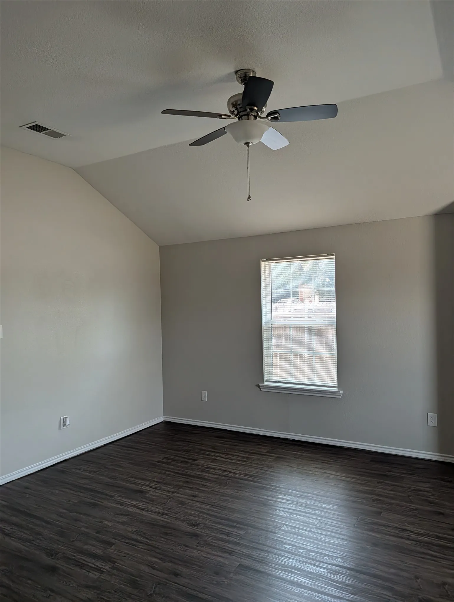 Single Family Residence For Rent in Tarrant County , 7237 Autumn Run Drive, Forest Hill, Texas 76140, 3 Bedroom, 2 Bathroom, 2 Garage spaces, 1,830 Sqft, built in 2016, mls#21353660, Real Estate Agent in Forest Hill, Homes For Rent in Tarrant county, Homes For Rent in Forest Hill, Realtor in Forest Hill Texas, Real Estate Brokerage Independent Realty Texas, Luminita Cordes Realtor