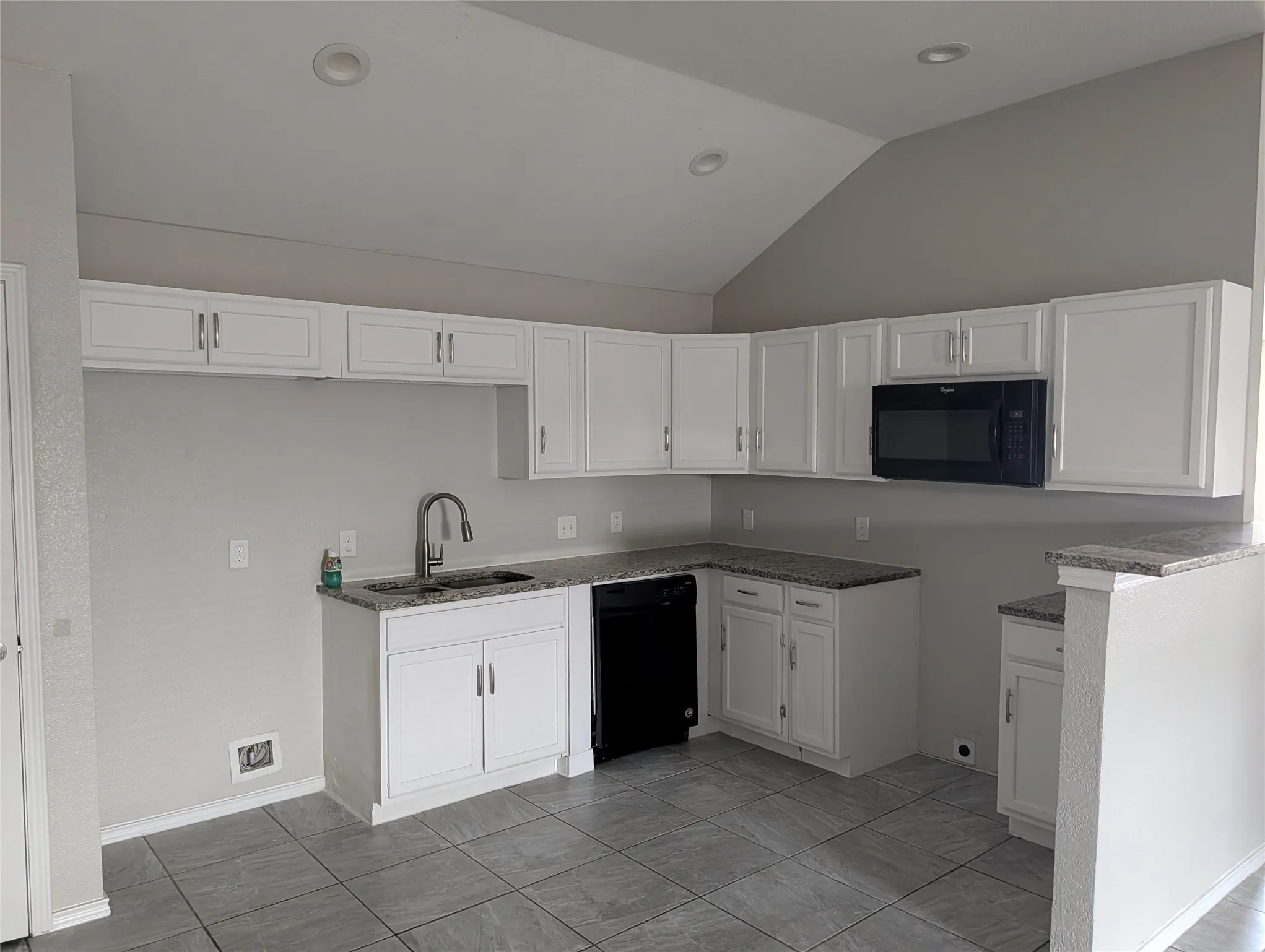 Single Family Residence For Rent in Tarrant County , 7237 Autumn Run Drive, Forest Hill, Texas 76140, 3 Bedroom, 2 Bathroom, 2 Garage spaces, 1,830 Sqft, built in 2016, mls#21353660, Real Estate Agent in Forest Hill, Homes For Rent in Tarrant county, Homes For Rent in Forest Hill, Realtor in Forest Hill Texas, Real Estate Brokerage Independent Realty Texas, Luminita Cordes Realtor