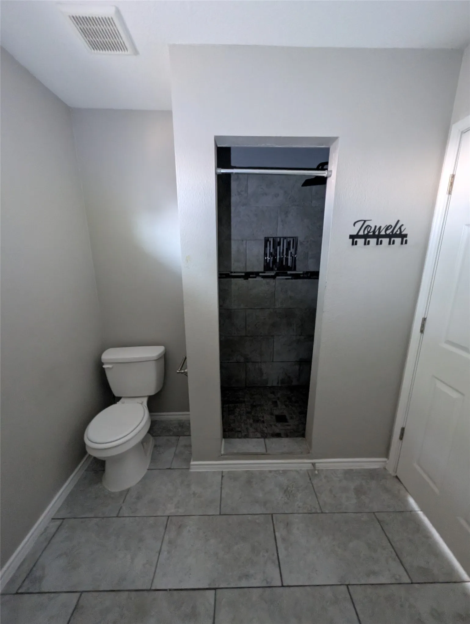 Single Family Residence For Rent in Tarrant County , 7237 Autumn Run Drive, Forest Hill, Texas 76140, 3 Bedroom, 2 Bathroom, 2 Garage spaces, 1,830 Sqft, built in 2016, mls#21353660, Real Estate Agent in Forest Hill, Homes For Rent in Tarrant county, Homes For Rent in Forest Hill, Realtor in Forest Hill Texas, Real Estate Brokerage Independent Realty Texas, Luminita Cordes Realtor