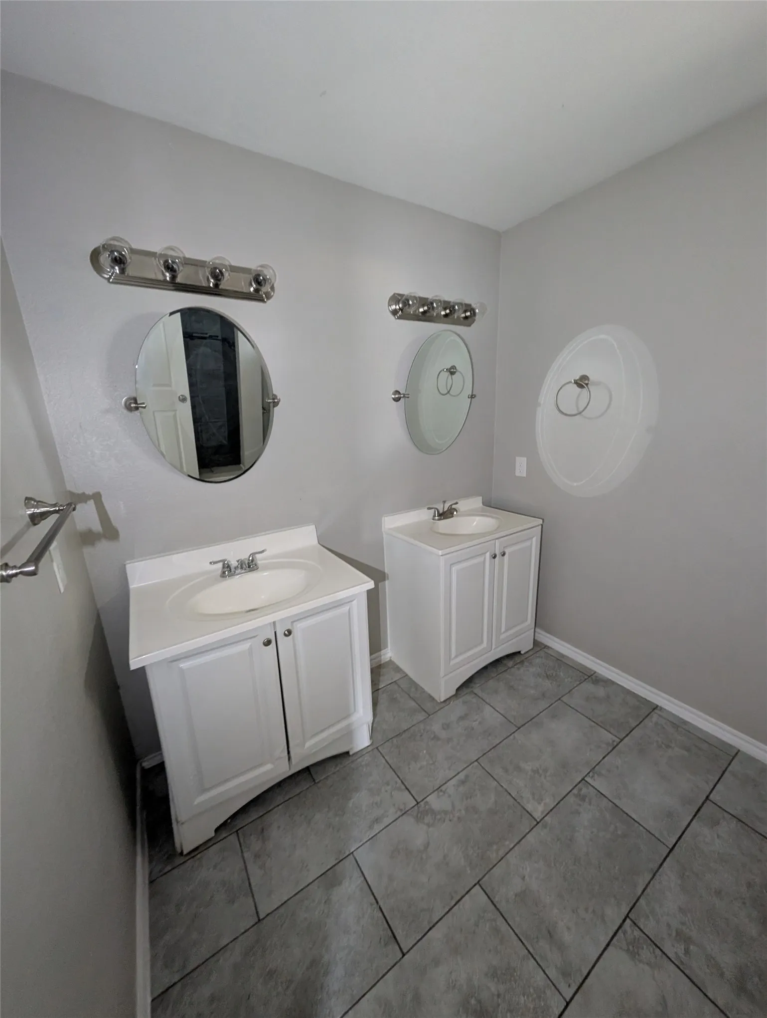 Single Family Residence For Rent in Tarrant County , 7237 Autumn Run Drive, Forest Hill, Texas 76140, 3 Bedroom, 2 Bathroom, 2 Garage spaces, 1,830 Sqft, built in 2016, mls#21353660, Real Estate Agent in Forest Hill, Homes For Rent in Tarrant county, Homes For Rent in Forest Hill, Realtor in Forest Hill Texas, Real Estate Brokerage Independent Realty Texas, Luminita Cordes Realtor