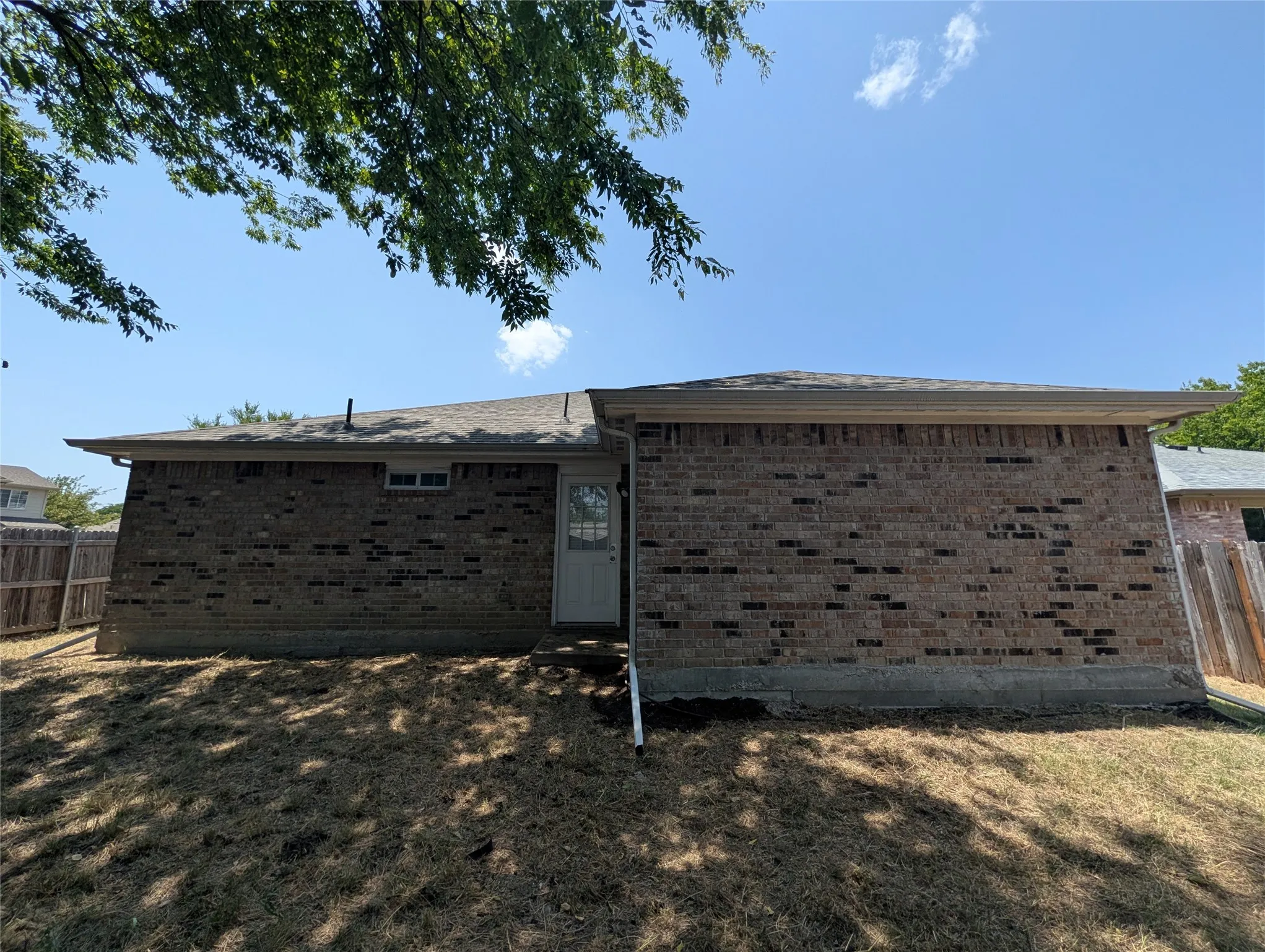 Single Family Residence For Rent in Tarrant County , 7237 Autumn Run Drive, Forest Hill, Texas 76140, 3 Bedroom, 2 Bathroom, 2 Garage spaces, 1,830 Sqft, built in 2016, mls#21353660, Real Estate Agent in Forest Hill, Homes For Rent in Tarrant county, Homes For Rent in Forest Hill, Realtor in Forest Hill Texas, Real Estate Brokerage Independent Realty Texas, Luminita Cordes Realtor
