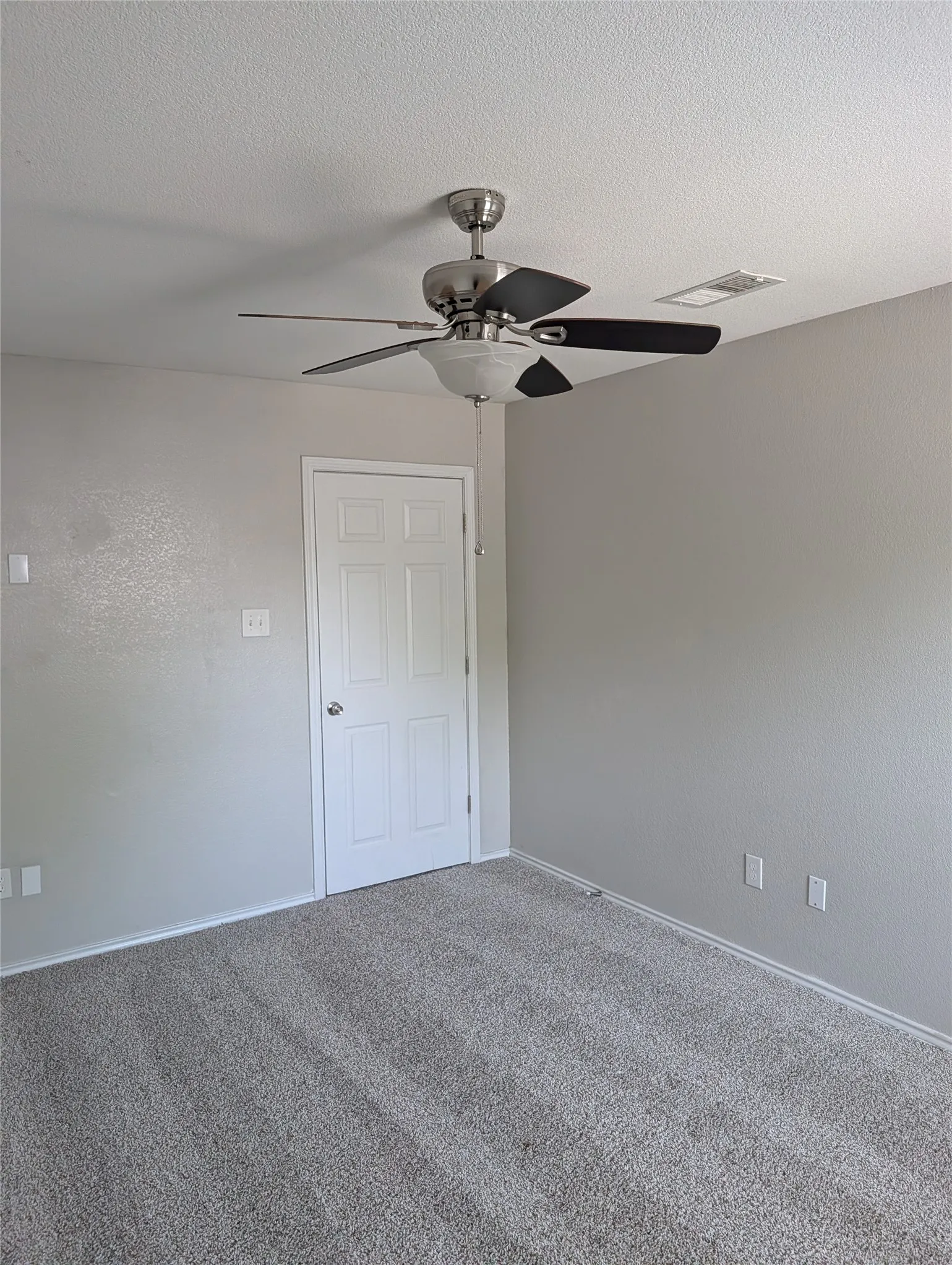 Single Family Residence For Rent in Tarrant County , 7237 Autumn Run Drive, Forest Hill, Texas 76140, 3 Bedroom, 2 Bathroom, 2 Garage spaces, 1,830 Sqft, built in 2016, mls#21353660, Real Estate Agent in Forest Hill, Homes For Rent in Tarrant county, Homes For Rent in Forest Hill, Realtor in Forest Hill Texas, Real Estate Brokerage Independent Realty Texas, Luminita Cordes Realtor