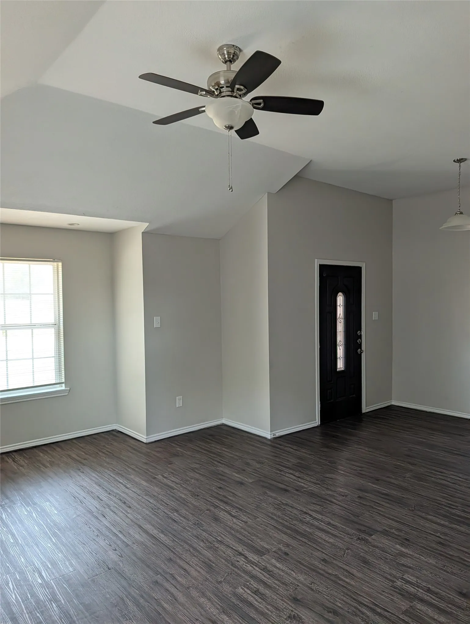 Single Family Residence For Rent in Tarrant County , 7237 Autumn Run Drive, Forest Hill, Texas 76140, 3 Bedroom, 2 Bathroom, 2 Garage spaces, 1,830 Sqft, built in 2016, mls#21353660, Real Estate Agent in Forest Hill, Homes For Rent in Tarrant county, Homes For Rent in Forest Hill, Realtor in Forest Hill Texas, Real Estate Brokerage Independent Realty Texas, Luminita Cordes Realtor