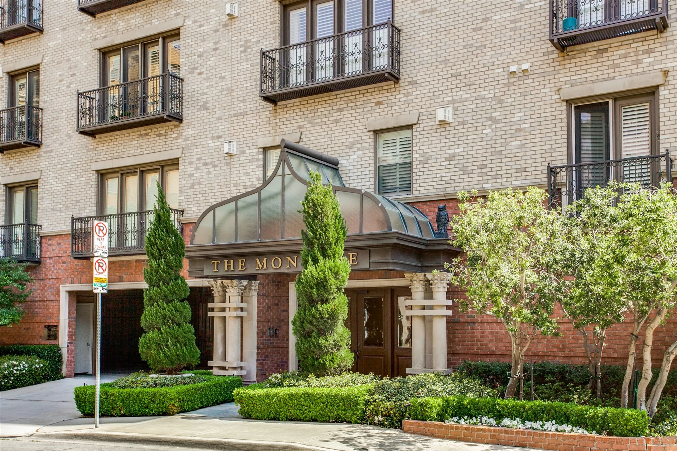 Condominium For Sale in Dallas County , 2848 Woodside Street 4C, Dallas, Texas 75204, 1 Bedroom, 2 Bathroom, 2 Garage spaces, 1,397 Sqft, built in 2003, Price $625,000, mls#21353612, Real Estate Agent in Dallas, Homes For Sale in Dallas county, Homes For Sale in Dallas, Realtor in Dallas Texas, Real Estate Brokerage Independent Realty Texas, Luminita Cordes Realtor